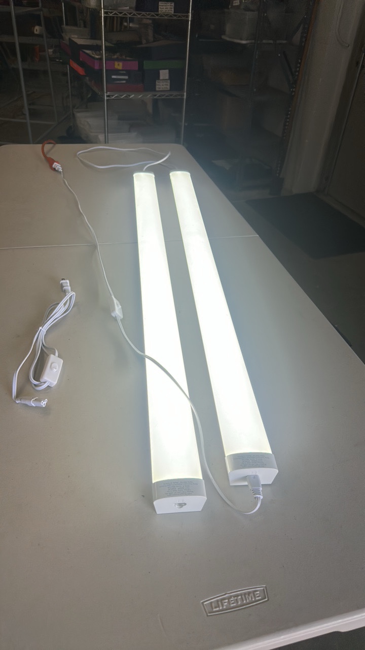 Pair of 4 ft shop lights linkable