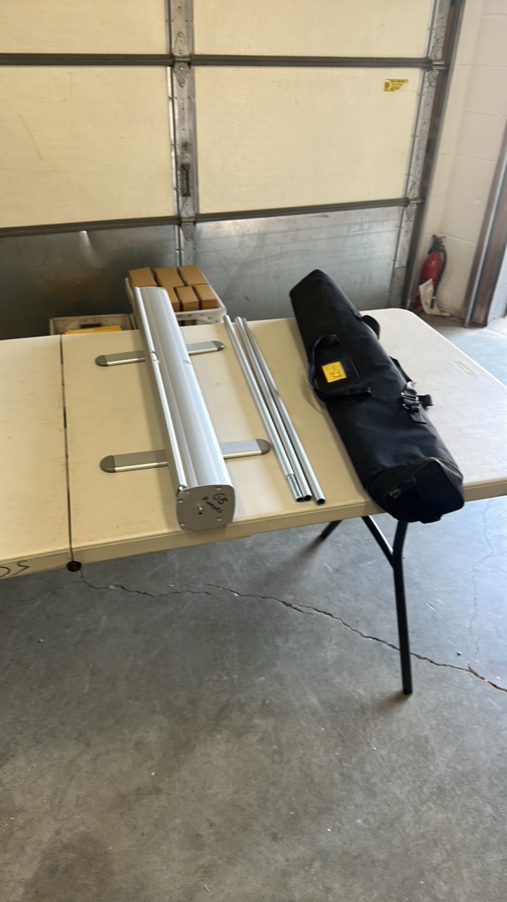 32 Tradeshow banner stand