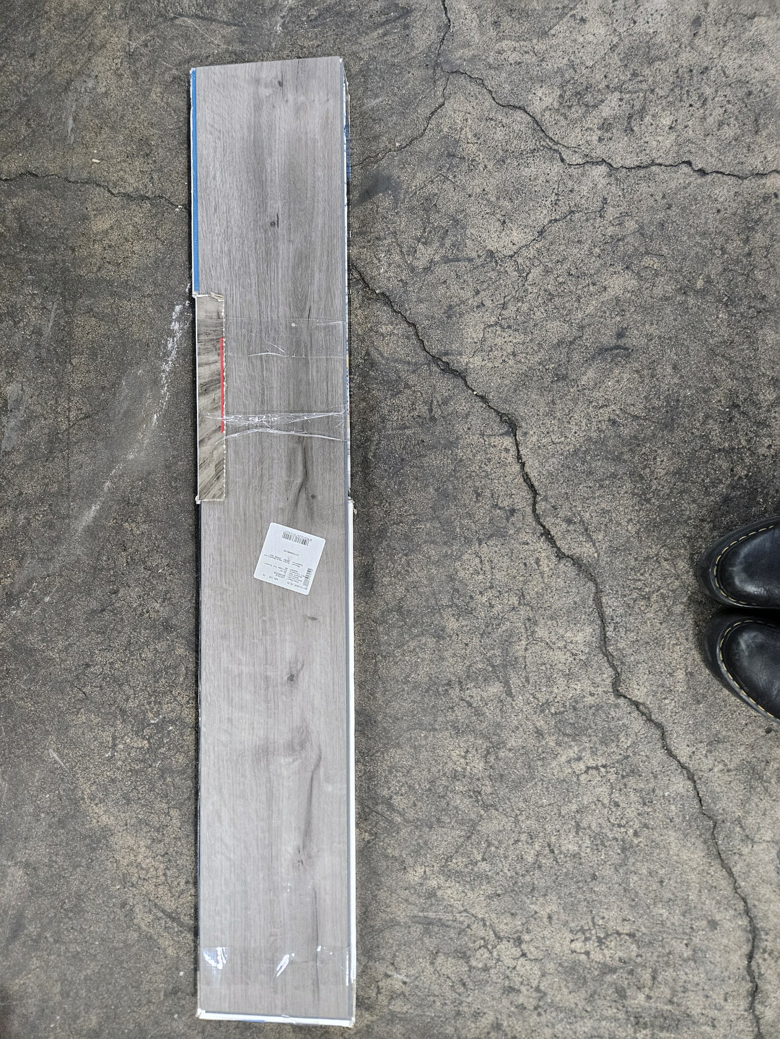 lot 10 image: Laminate Wood Flooring