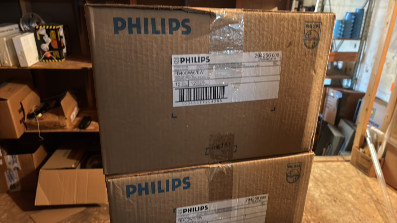 lot 101 image: Case of Philips Fluorescent Light Bulbs, 12 bulbs, FB40CW6EW U-Bulbs 34 Watts T12 Bi-Pin Base