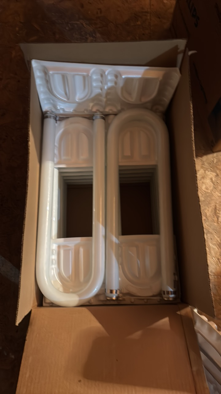 lot 107 image: Case of Philips Fluorescent Light Bulbs, 12 bulbs, FB40CW6EW U-Bulbs 34 Watts T12 Bi-Pin Base