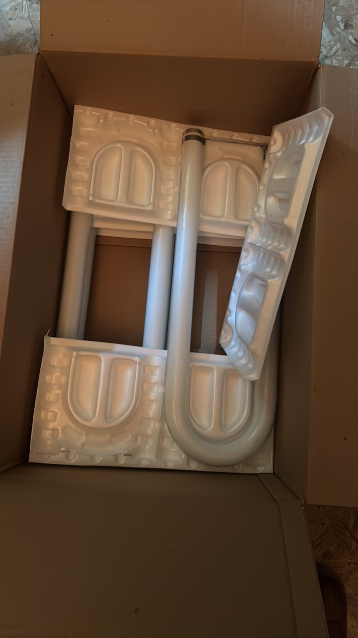 lot 109 image: Open Case of Philips Fluorescent Light Bulbs, 4 bulbs, FB40CW6EW U-Bulbs 34 Watts T12 Bi-Pin Base