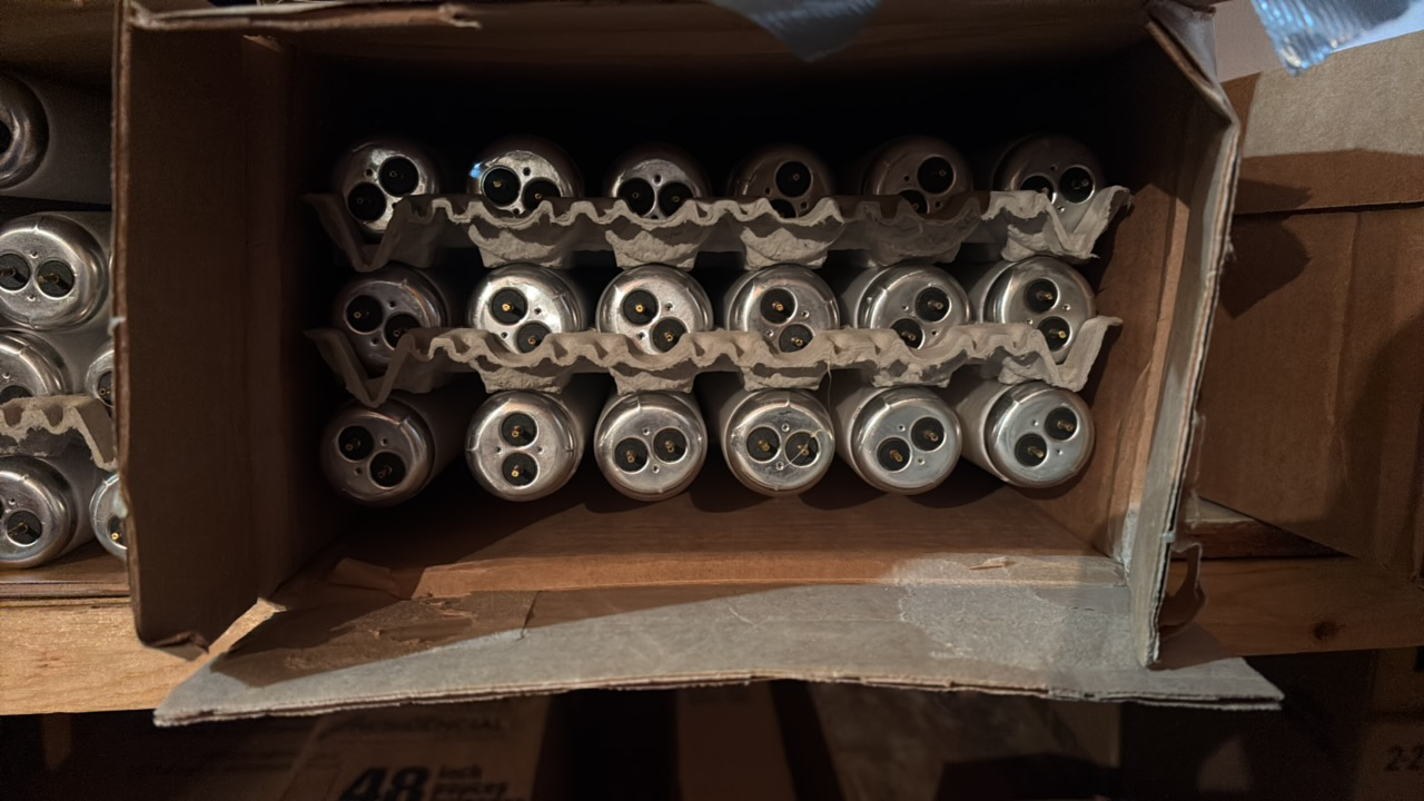 lot 116 image: Open Case of General Electric Fluorescent Light Bulbs, 18 Bulbs in Box, F30T12CWRSECO 30 Watts, 36 Inches Long T12 Bi-Pin