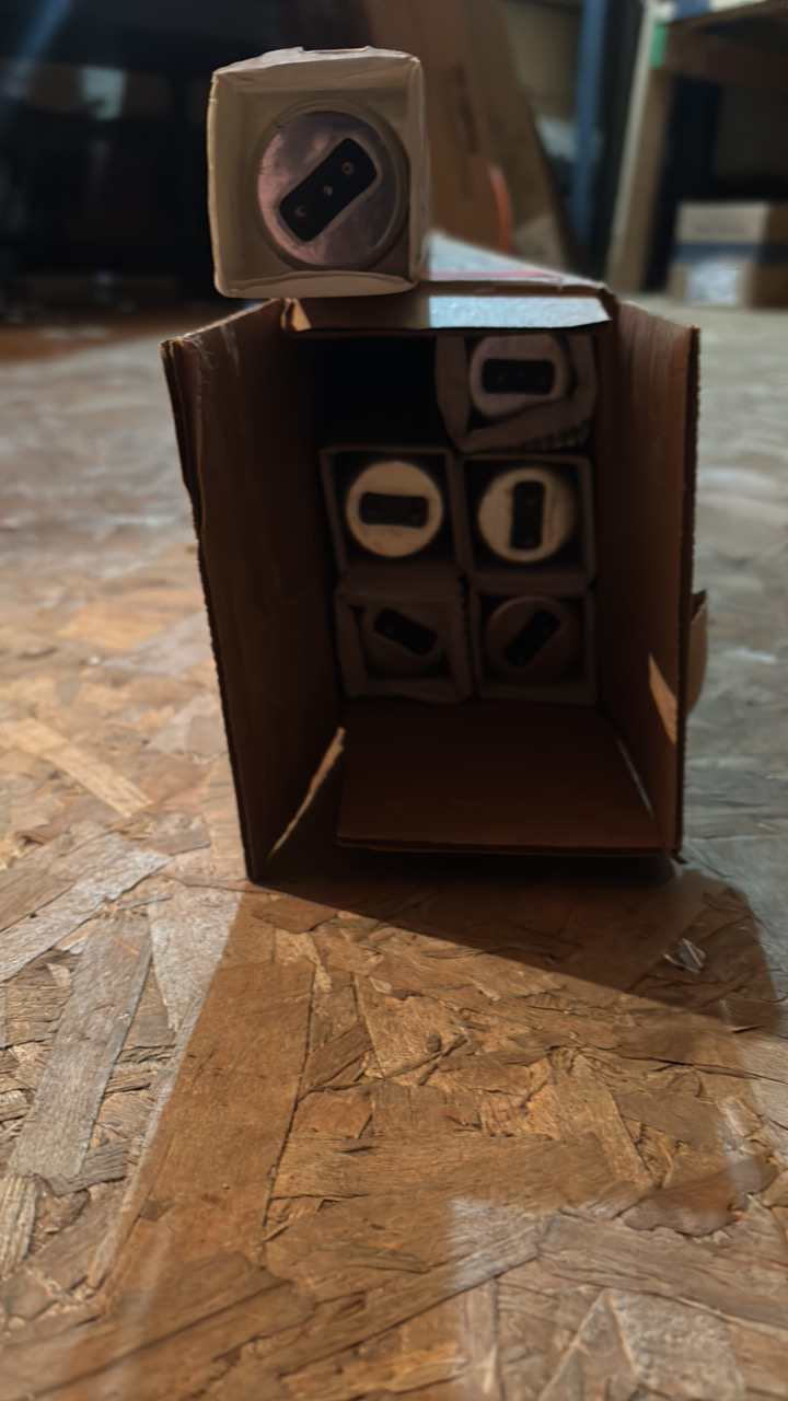 lot 120 image: Full Case of General Electric Fluorescent Bulbs, 6 Bulbs in the Box, F40PLAQECO 40 Watts, Plant and Aquarium T12 Bulb 3,100 Kelvin Color Temperature 48 Inches Long