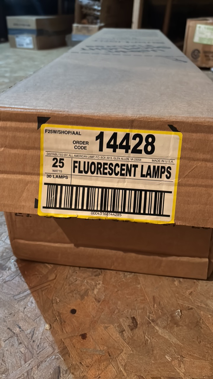 lot 121 image: Full Case Fluorescent Light Bulbs, 30 Bulbs, F25WSHOPAAL 25 Watts, 48 Inches Long
