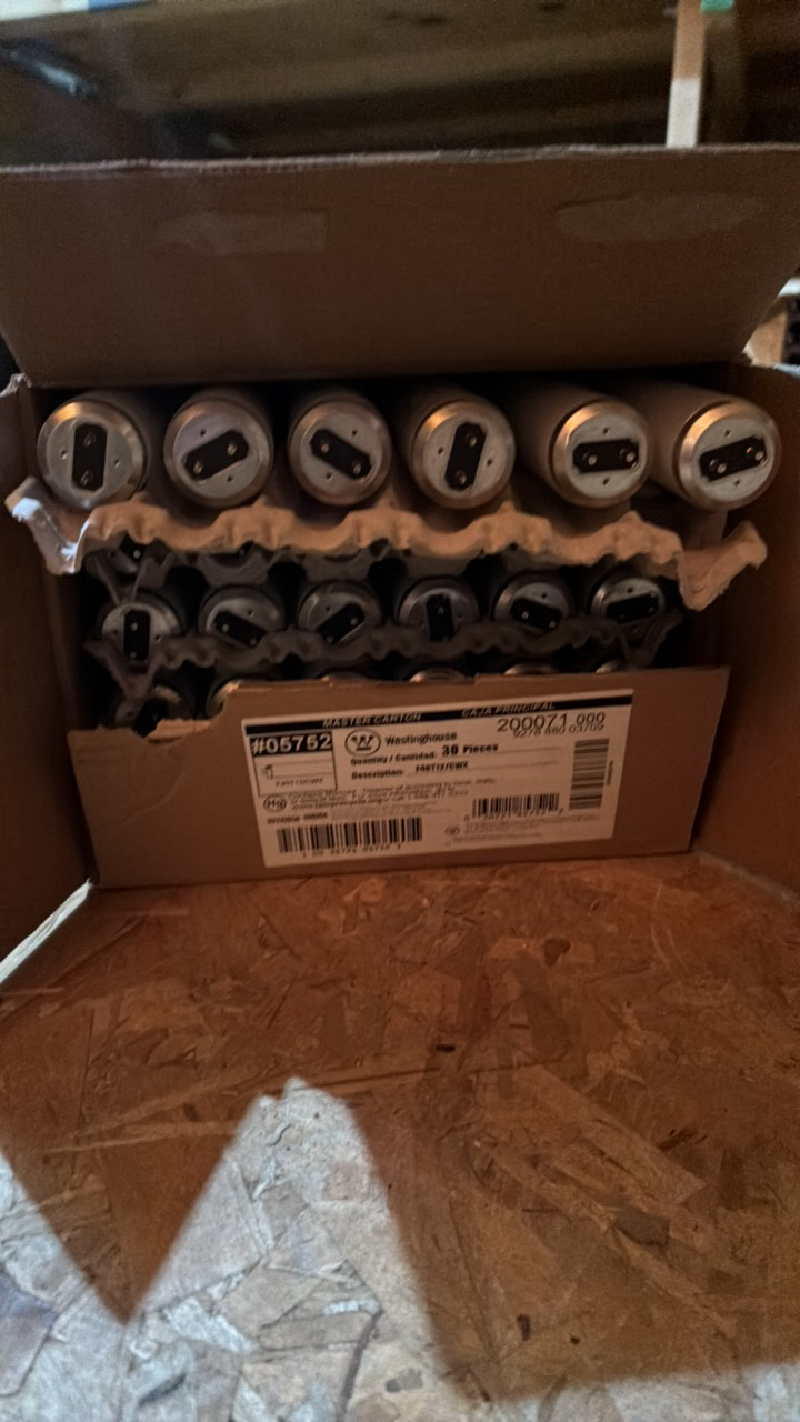 lot 124 image: Full Case Westinghouse Fluorescent Light Bulbs, 30 Bulbs in Box, F40T12CWX Cool White 40 Watts 48 Inches Long