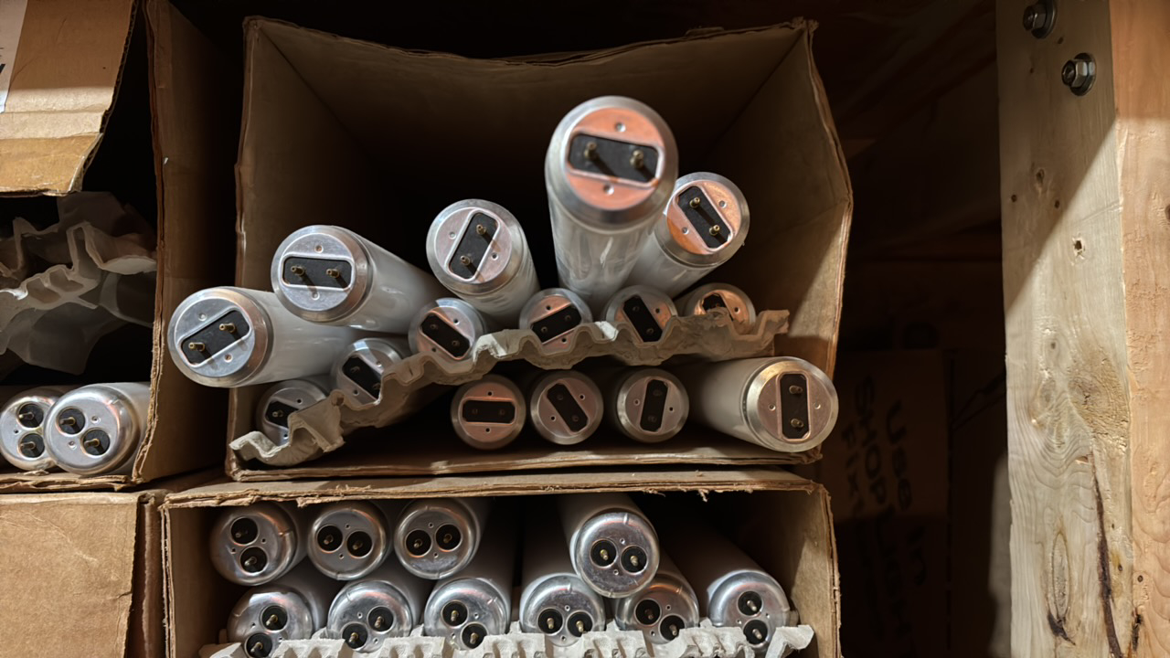 lot 130 image: Open Case of Fluorescent Light Bulbs, 25 Bulbs in Box, F40CW Long Lasting Bulbs, 48 Inches Long, 40 Watts