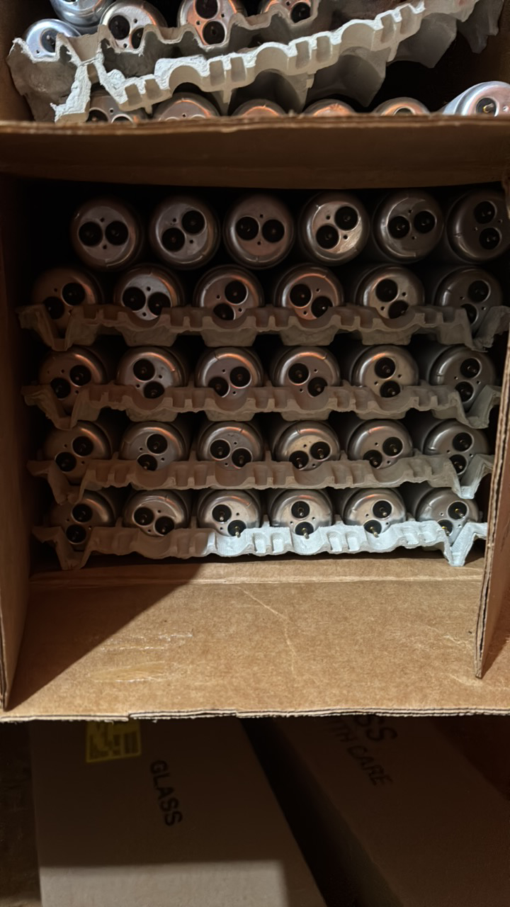 lot 132 image: Full Case of General Electric Fluorescent Light Bulbs, 30 Bulbs in Box, F40SP35RSWM 3500K color temperature 48 inches long