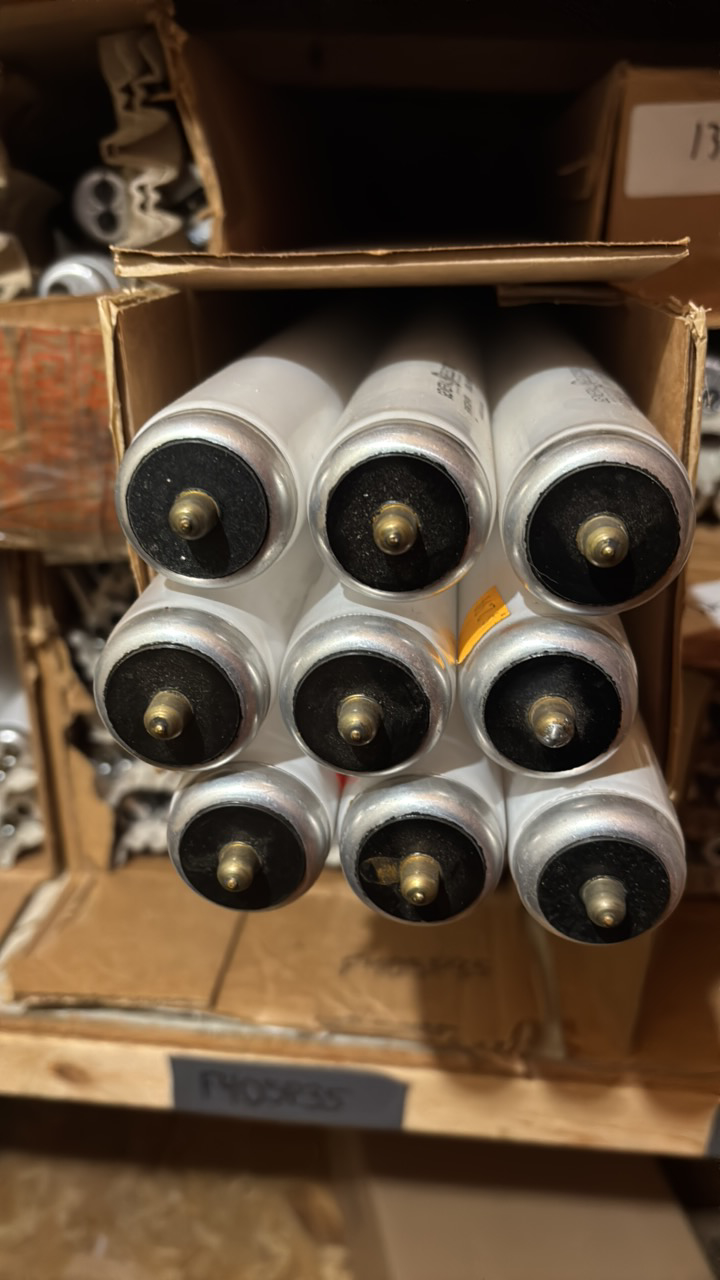 lot 133 image: Open Case of General Electric Fluorescent Light Bulbs, 9 Bulbs in Box, F3T12CW Cool White