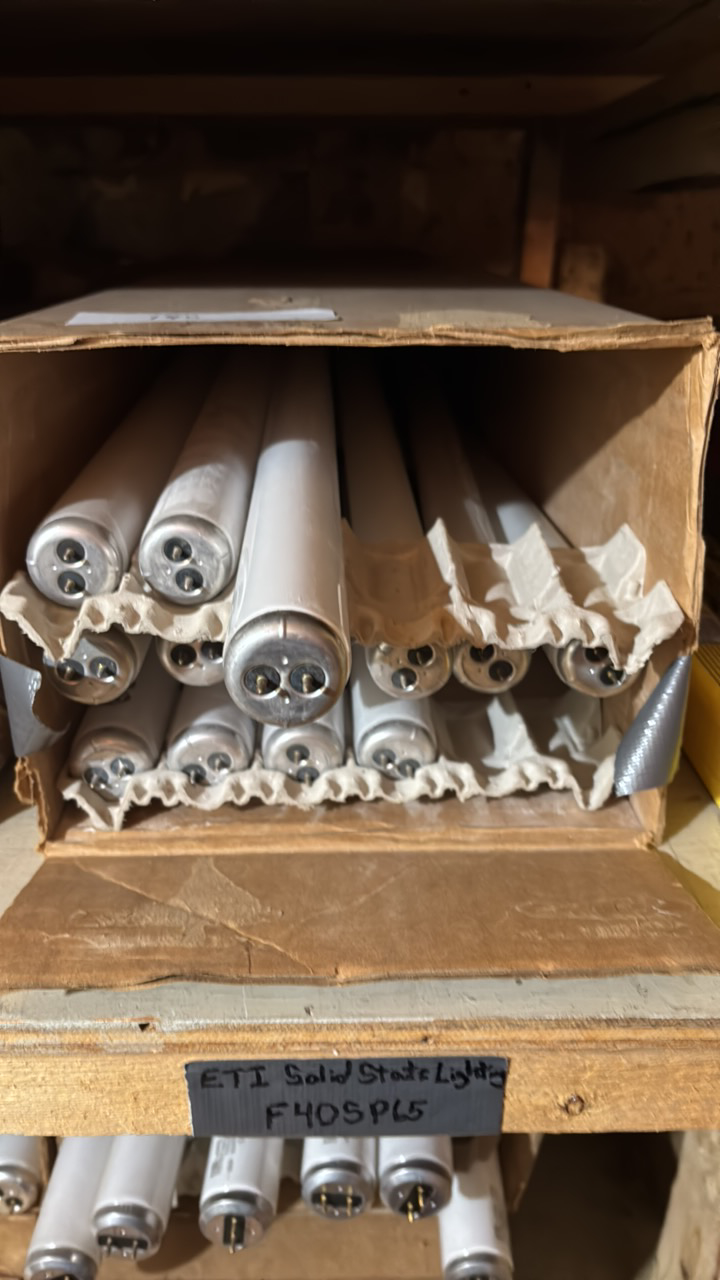 lot 140 image: Open Case of General Electric Fluorescent Light Bulbs, 13 Bulbs in Box, F40SP65, 40 Watts, 48 Inches