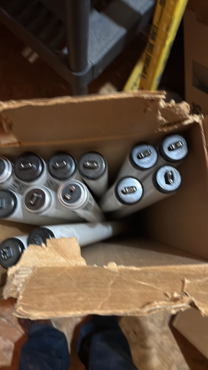 lot 142 image: Open Case of Philips Fluorescent Light Bulbs, 13 Bulbs in Box, F30-T12-CW-HO Cool White