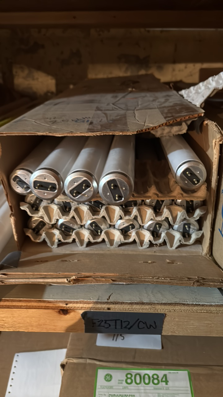 lot 145 image: Open Case of Philips Fluorescenf Light Bulbs, 17 Bulbs in Box, F25-T12-CW, 25 Watts, Cool White 32 Inches long