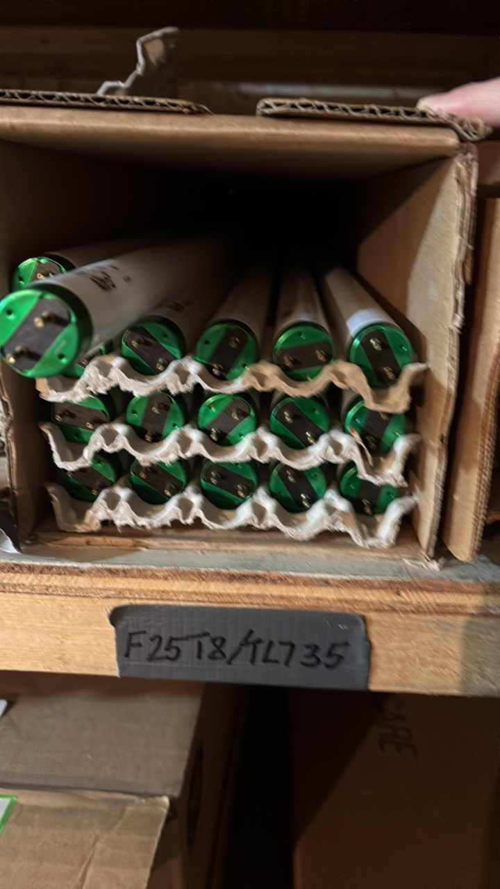 lot 146 image: Open Case of Philips Fluorescent Light Bulbs, 17 Bulbs in Box, F25-T8-TL735, 25 Watts, 36 Inches Long
