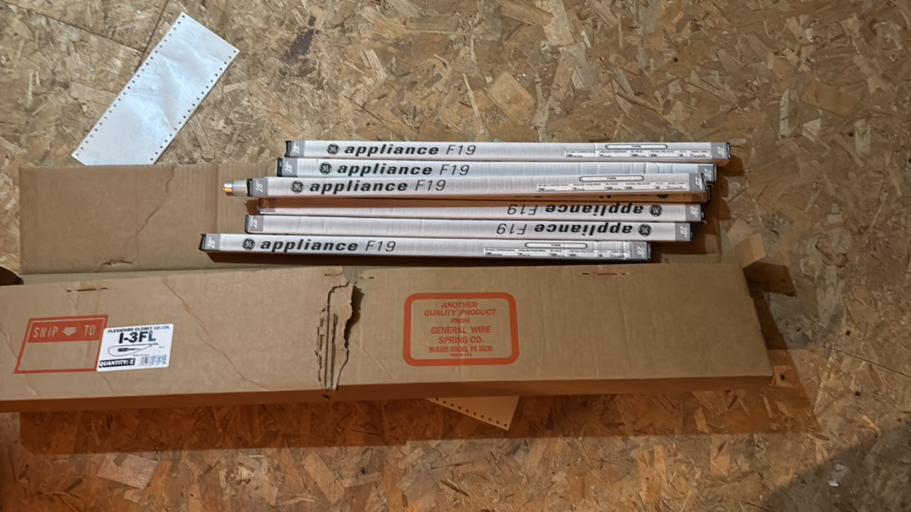 lot 151 image: Open Case of General Electric Fluorescent Light Bulbs, 7 Bulbs in Box, F19T8 19 Watts, 4100K color temp, T8 Pin 28 Inches long