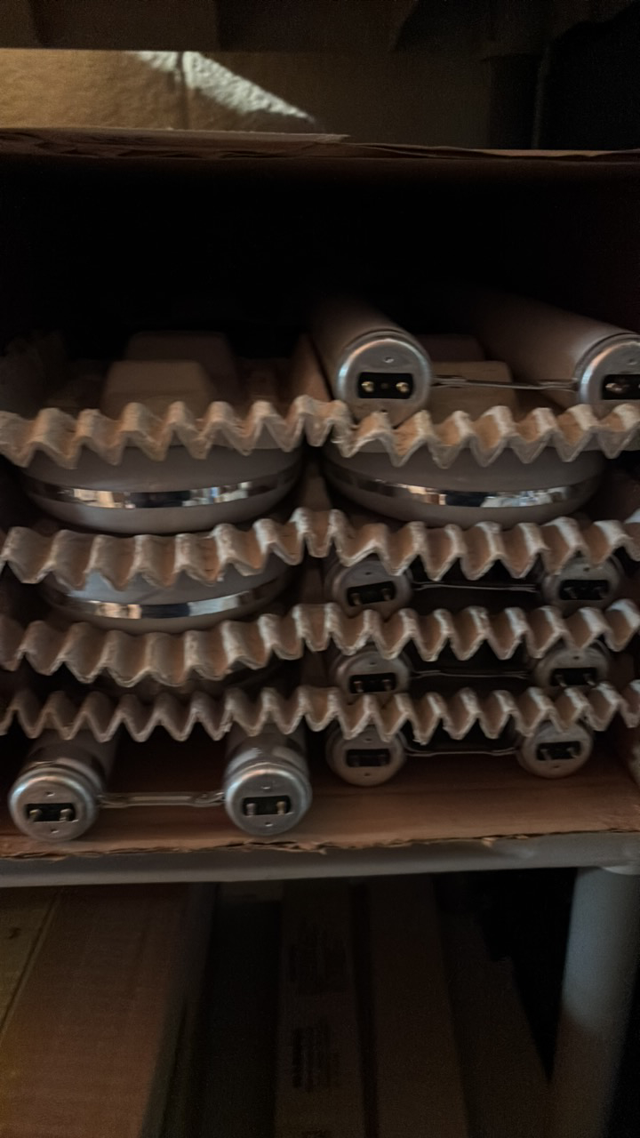 lot 154 image: Open Case of General Electric Fluorescent Light Bulbs, 9 U-Shaped Bulbs in Box,F40SP41-U-3 Mod-U-Line