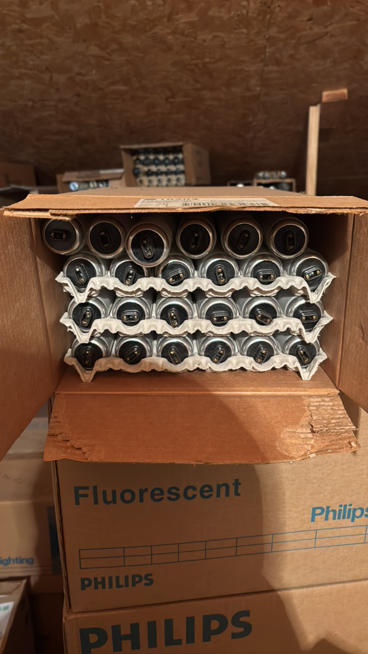 lot 157 image: Full Case of General Electric Fluorescent Bulbs, 24 Bulbs in Box, F18T12CWHO 30 Watts, 4100K Color Temperature, Cool White, High Output