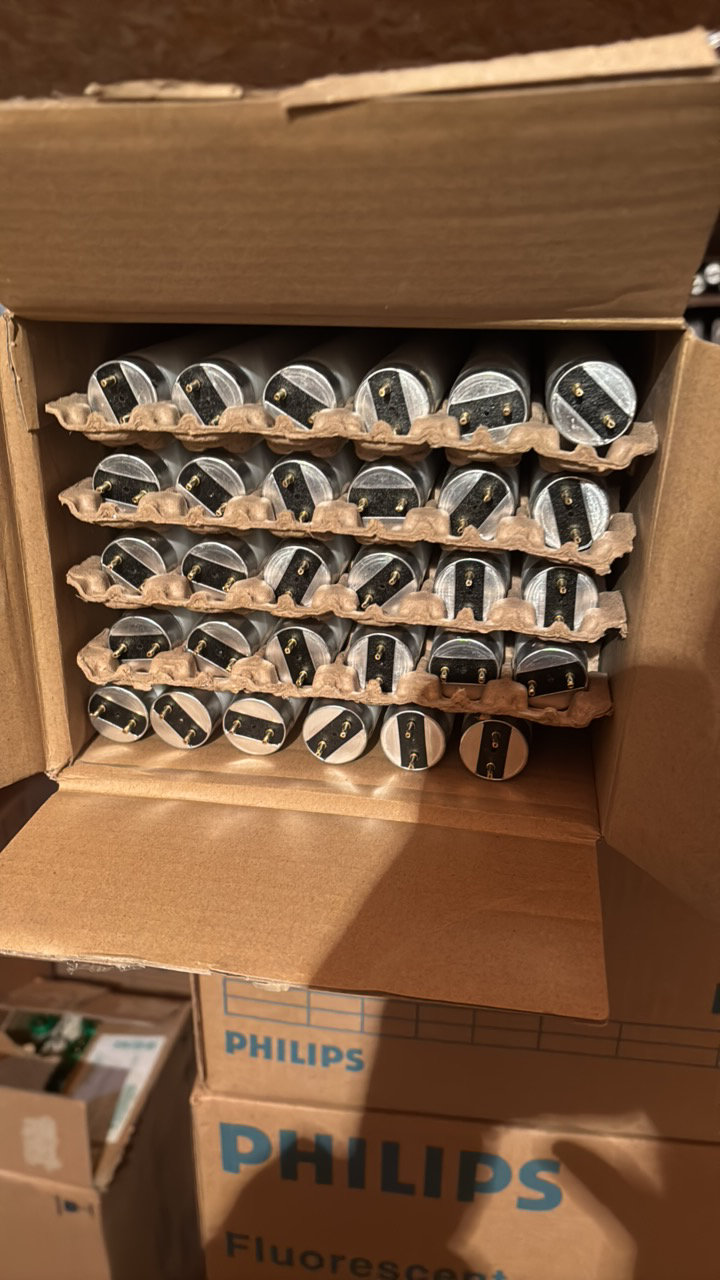 lot 159 image: Full Case of Sylvania Fluorescent Light Bulbs, 30 Bulbs in Box, F017-841-ECO 17 Watt, 4100K 24 Inches Long