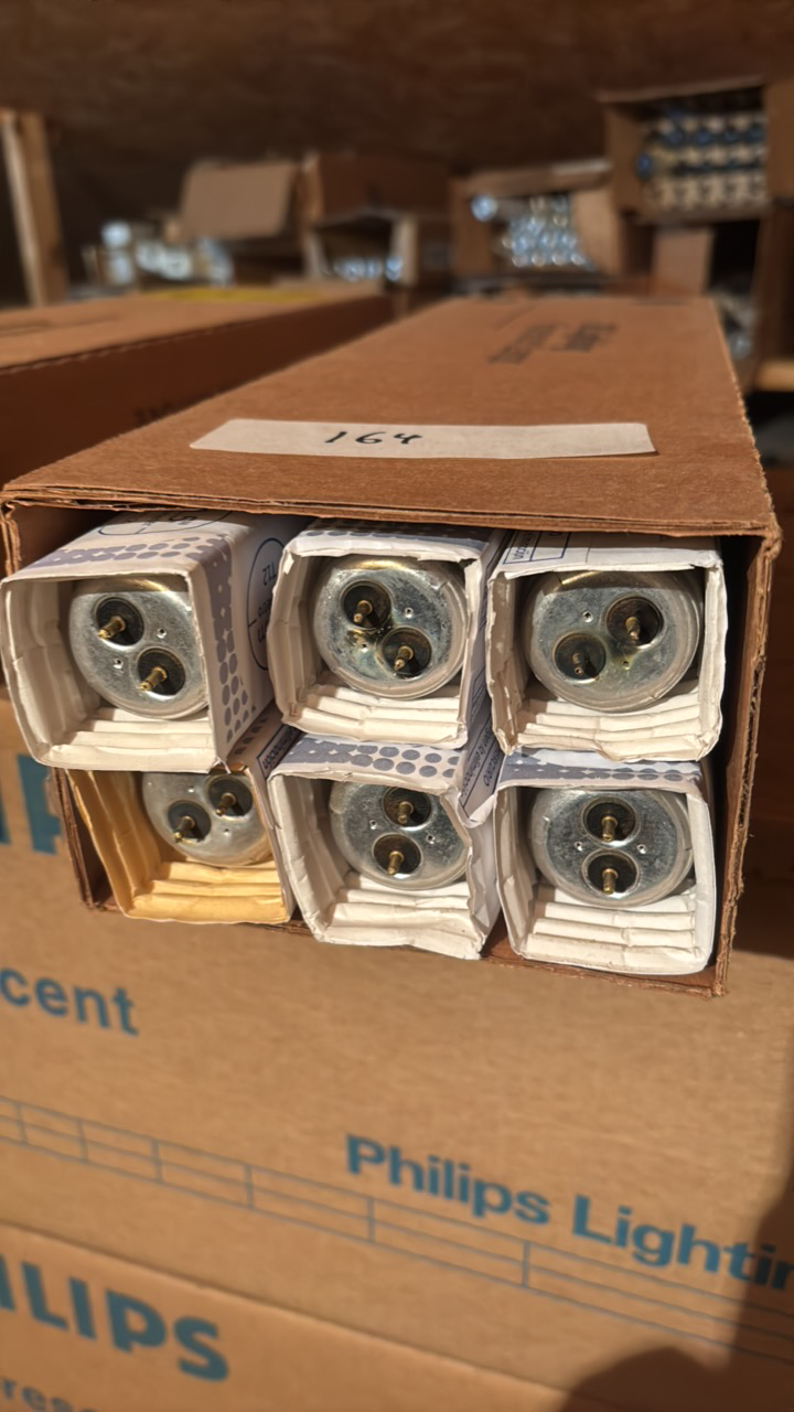 lot 164 image: Full Case of General Electric Fluorescent Light Bulbs, 6 Bulbs in Box, F15-T12, Cool White 18 Inch Garage and Basement 18 inches long