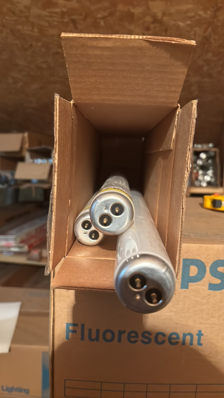 lot 178 image: Box of 3 General Electric Light Bulbs, F14T12WW Warm White 14 Watts,