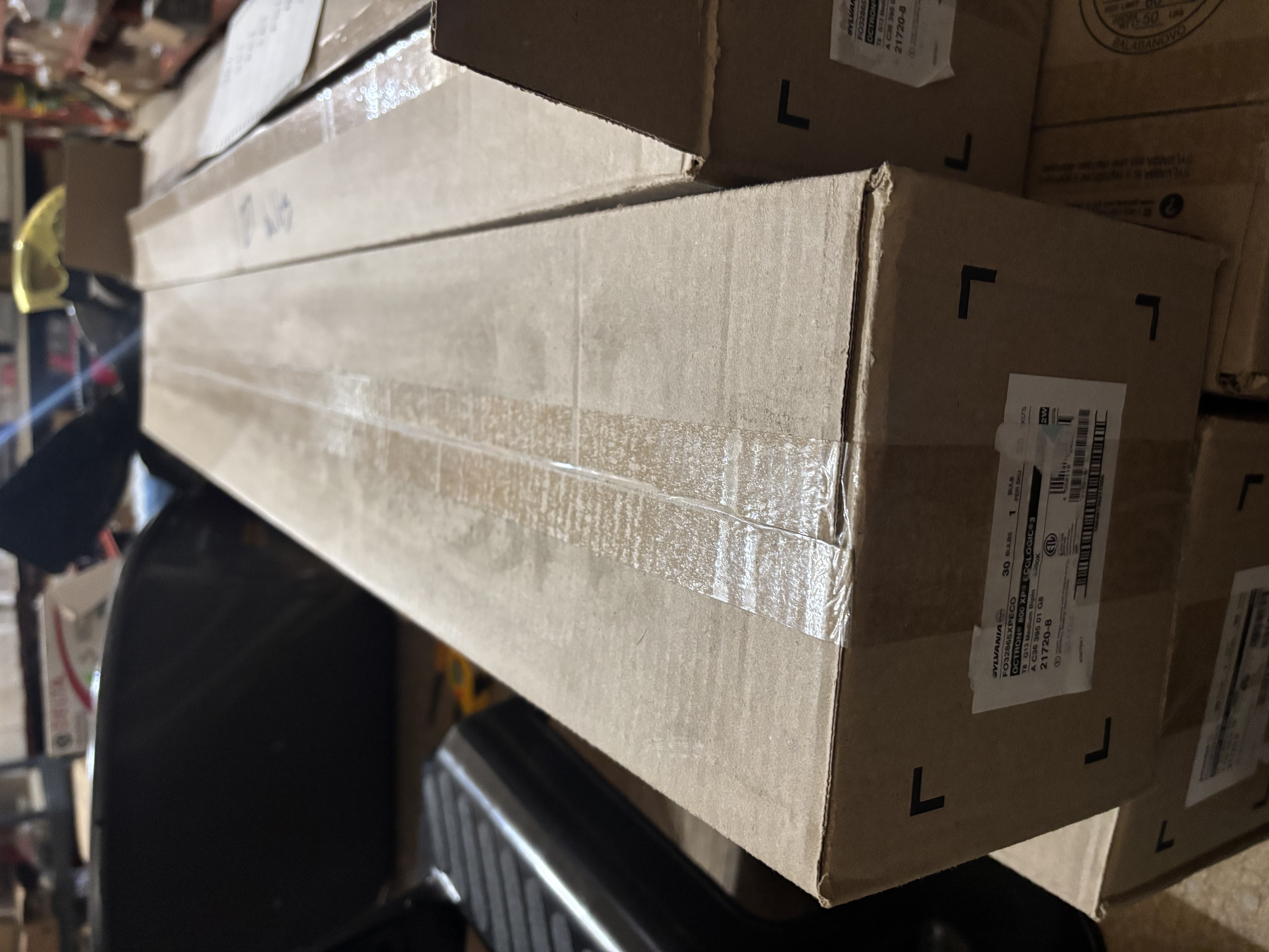 lot 192 image: Box Sylvania Flourescent Light Bulbs, 30 Bulbs, FO32865XPECO, T8 Medium Bi-Pin, 32 Watt, 6000K Cool White