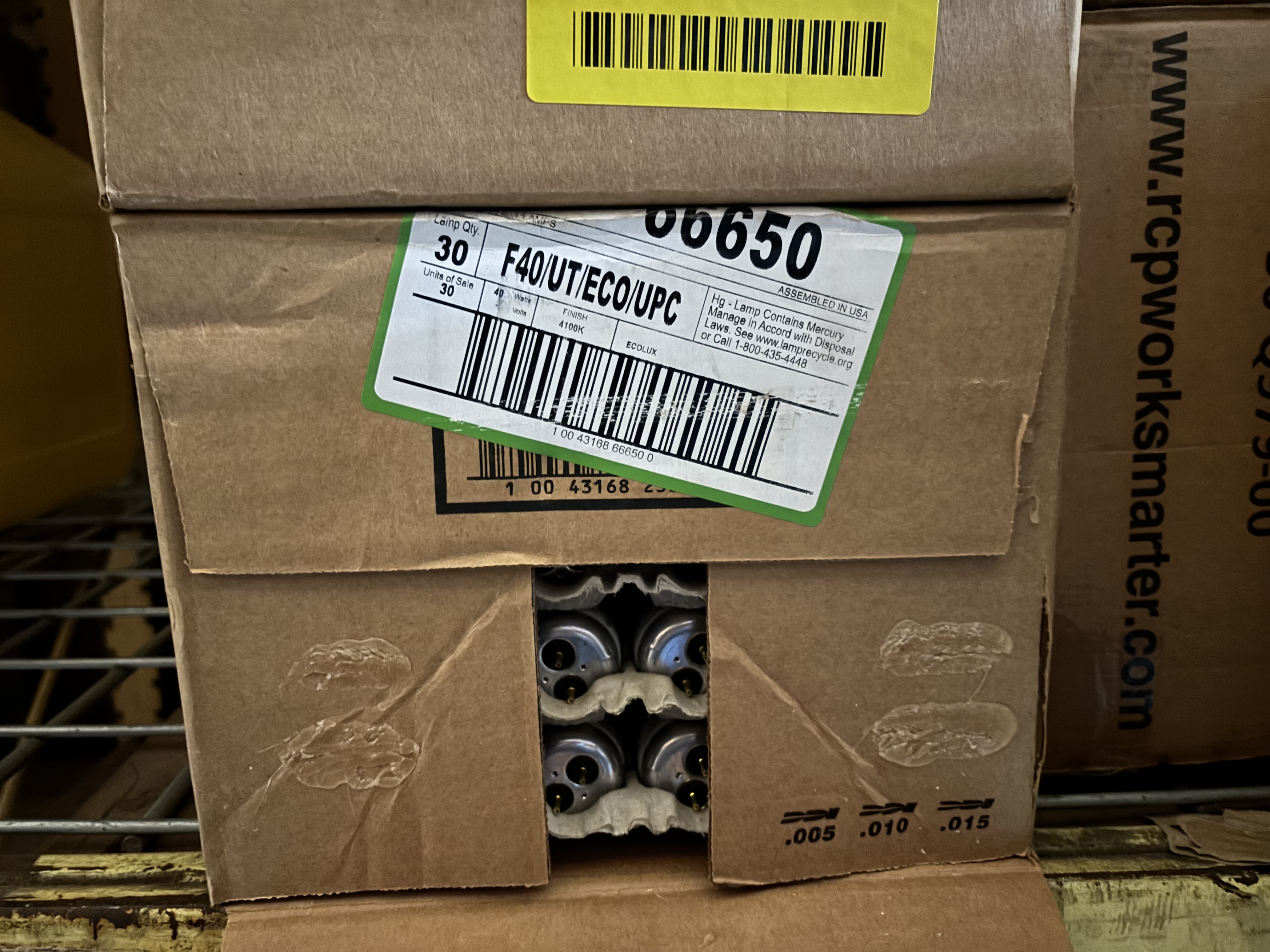 lot 194 image: Box of General Electric Fluorescent Light Bulbs, 30 Bulbs, F40-UT-ECO-UPC, 40 Watts, 4100K Color Temperature