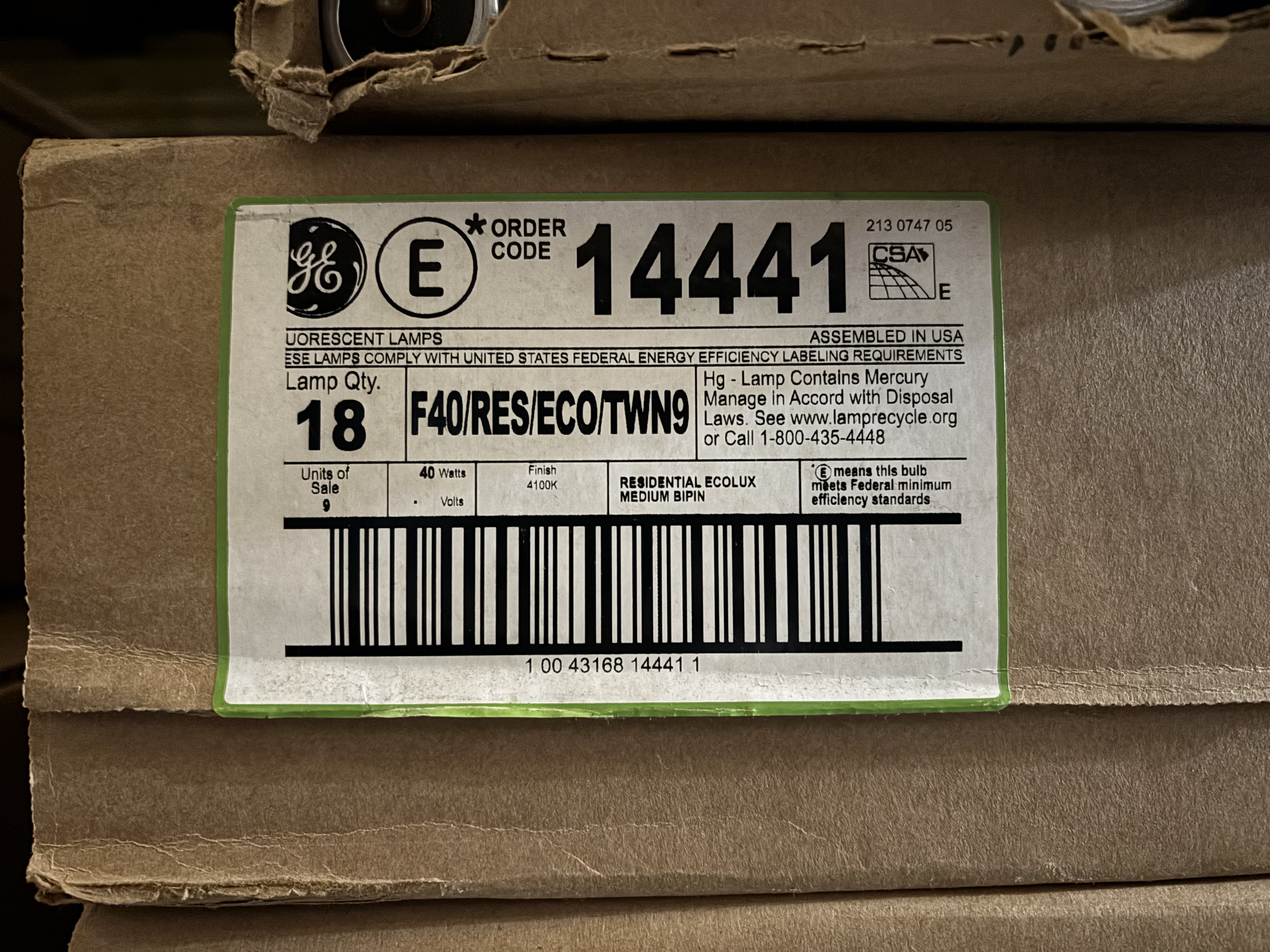 lot 195 image: Box of General Electric Fluorescent Light Bulbs, 18 Bulbs, F40-RES-ECO-TWN9, 40 Watts, 4100K, Medium Bi-Pin