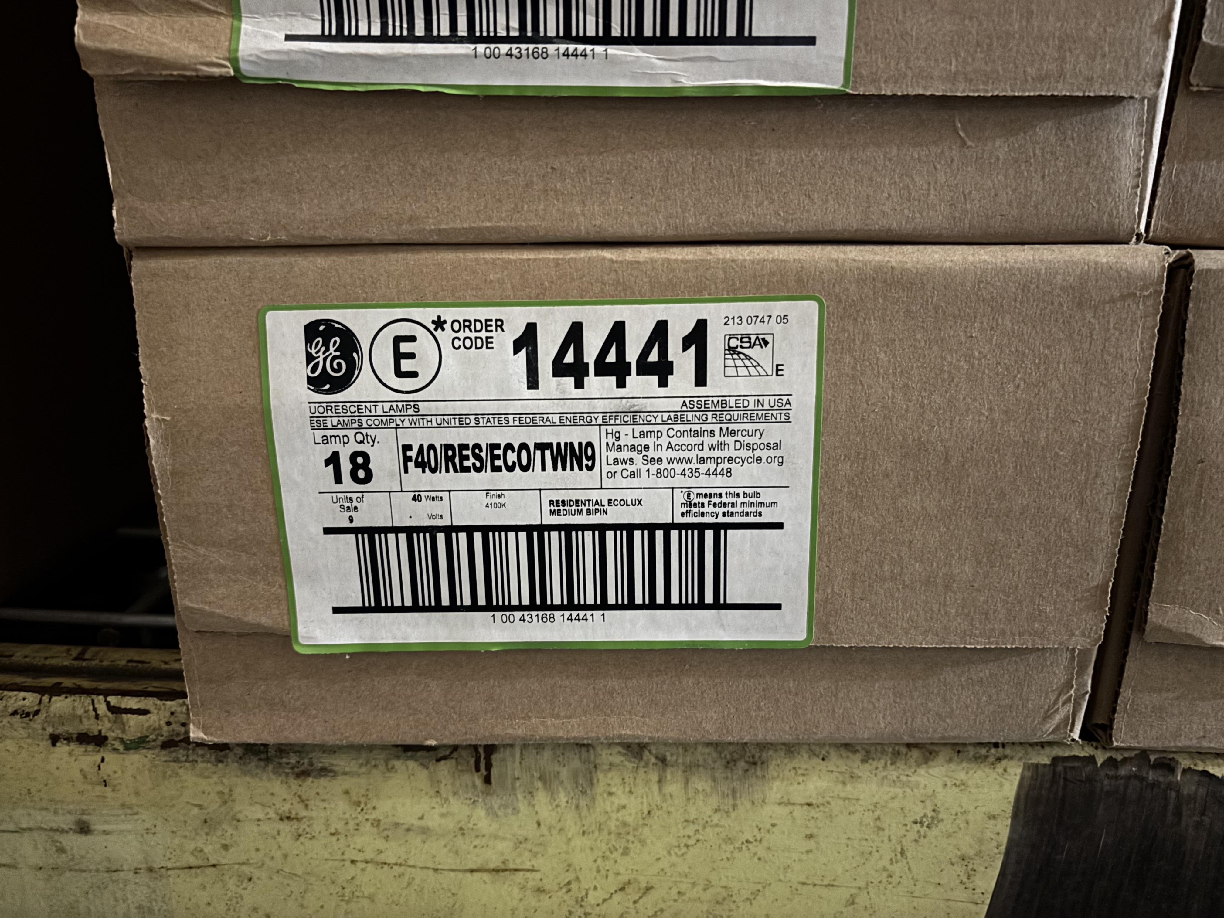 lot 198 image: Box of General Electric Fluorescent Light Bulbs, 18 Bulbs, F40-RES-ECO-TWN9, 40 Watts, 4100K, Medium Bi-Pin