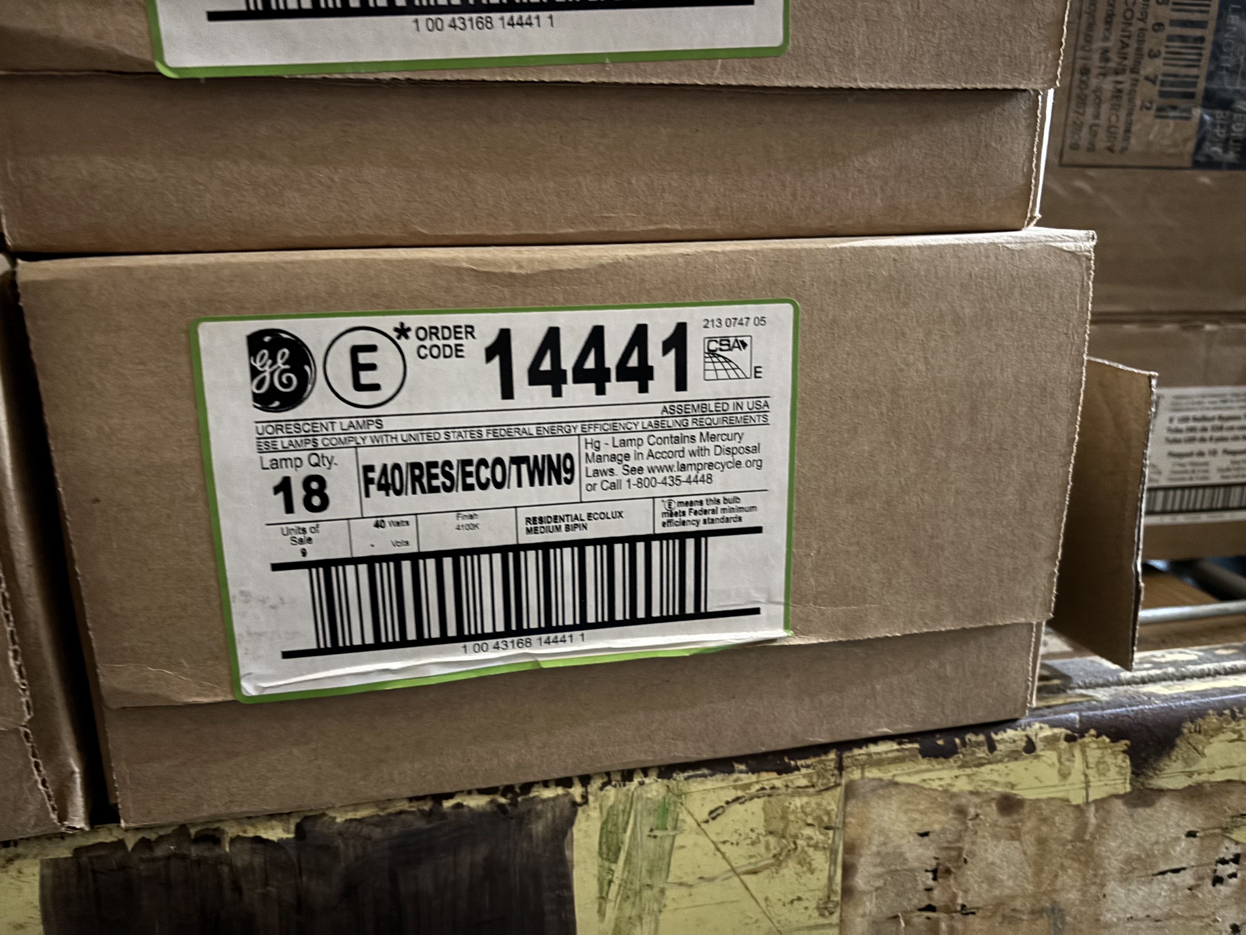 lot 200 image: Box of General Electric Fluorescent Light Bulbs, 18 Bulbs, F40-RES-ECO-TWN9, 40 Watts, 4100K, Medium Bi-Pin