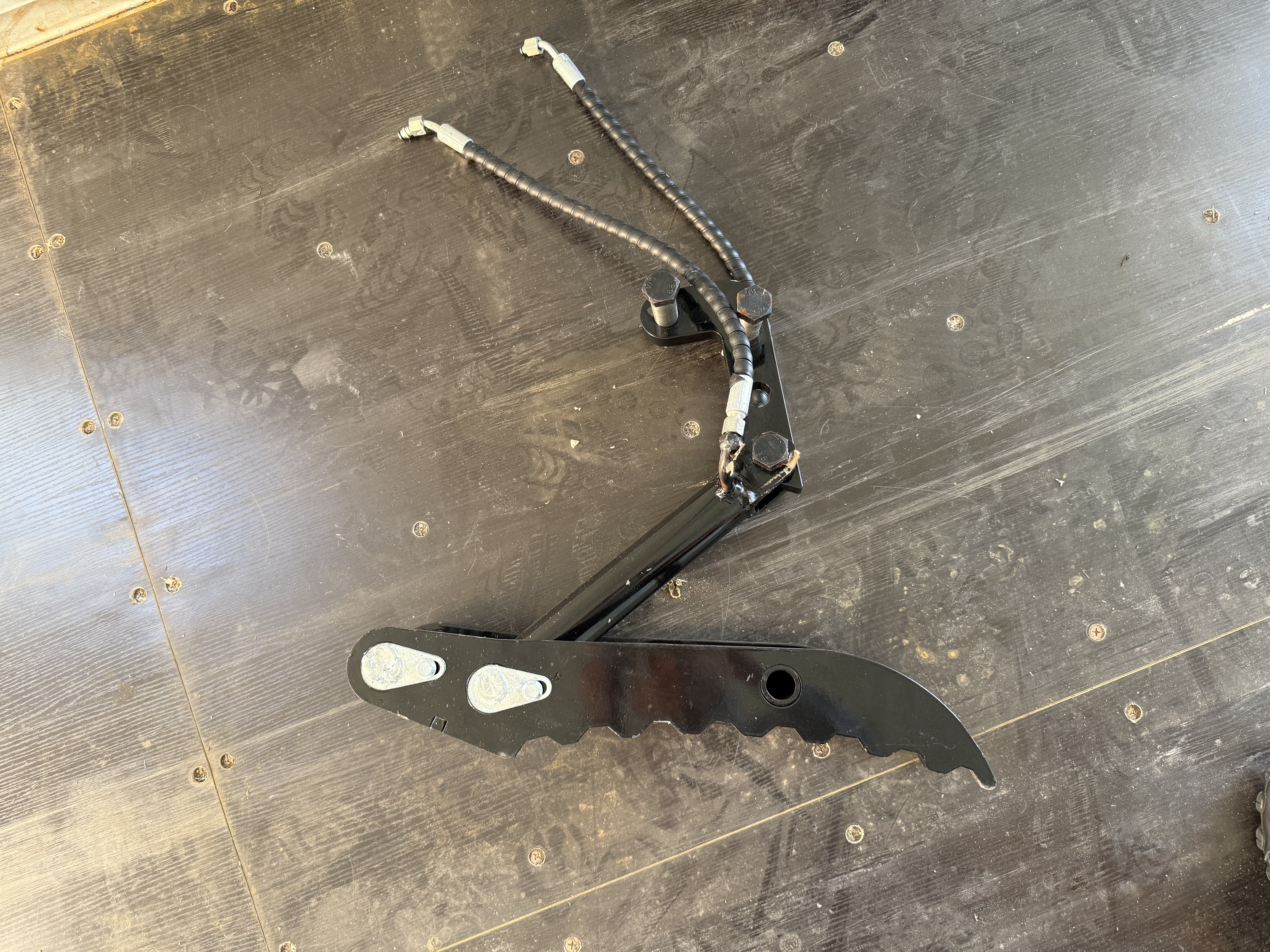 lot 113 image: Mini Excavator Hydraulic Thumb