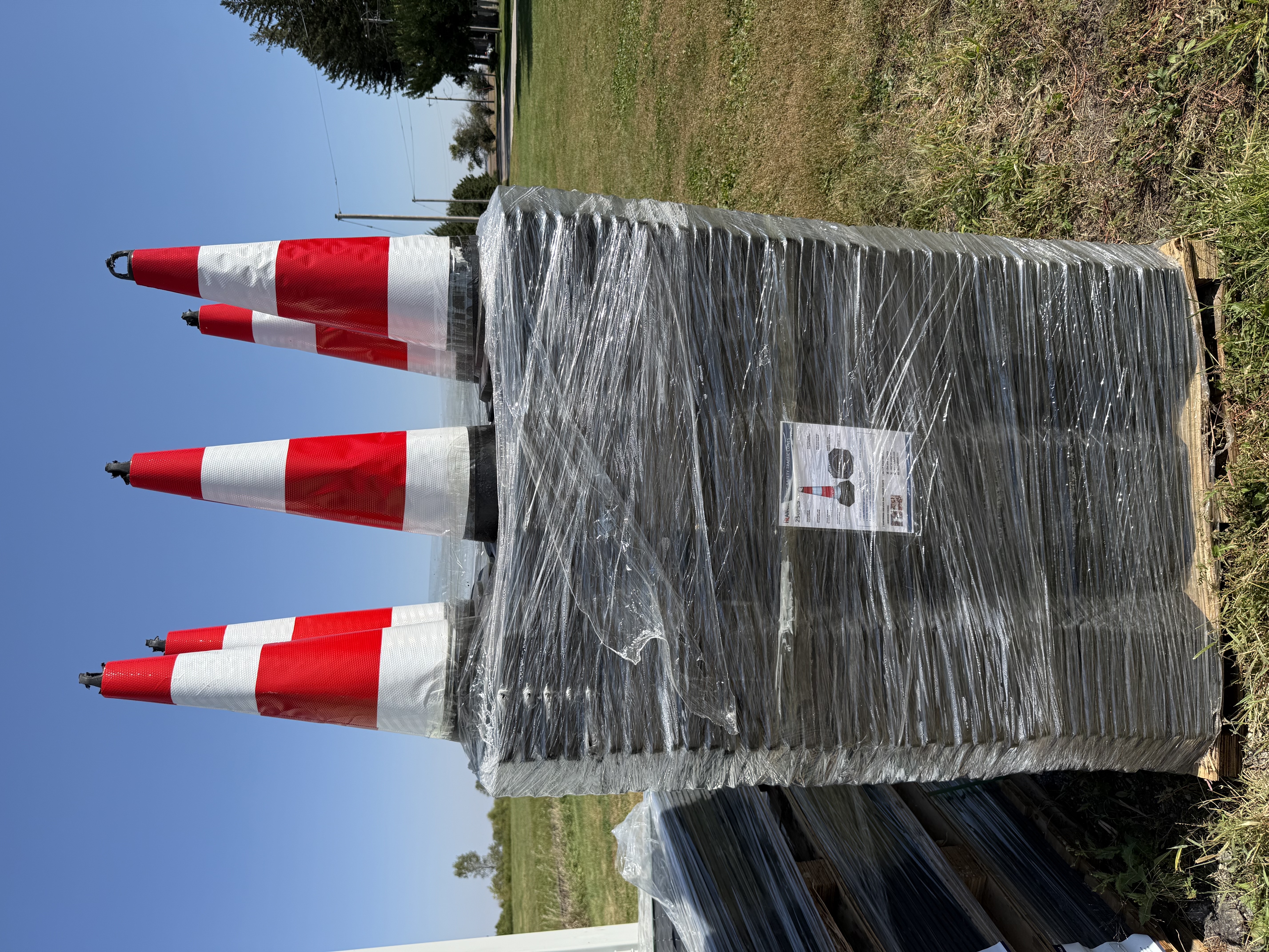 lot 14 image: Pallet of 250 Traffic Cones