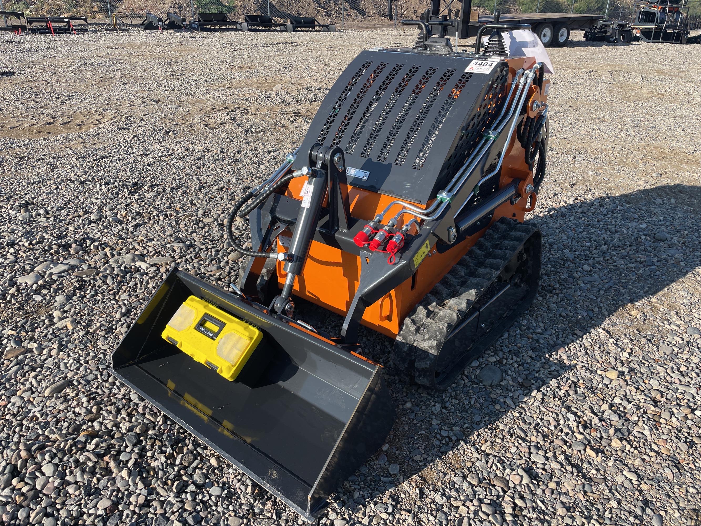 lot 175 image: LandHero LDH-T460 Ride on Skid Steer