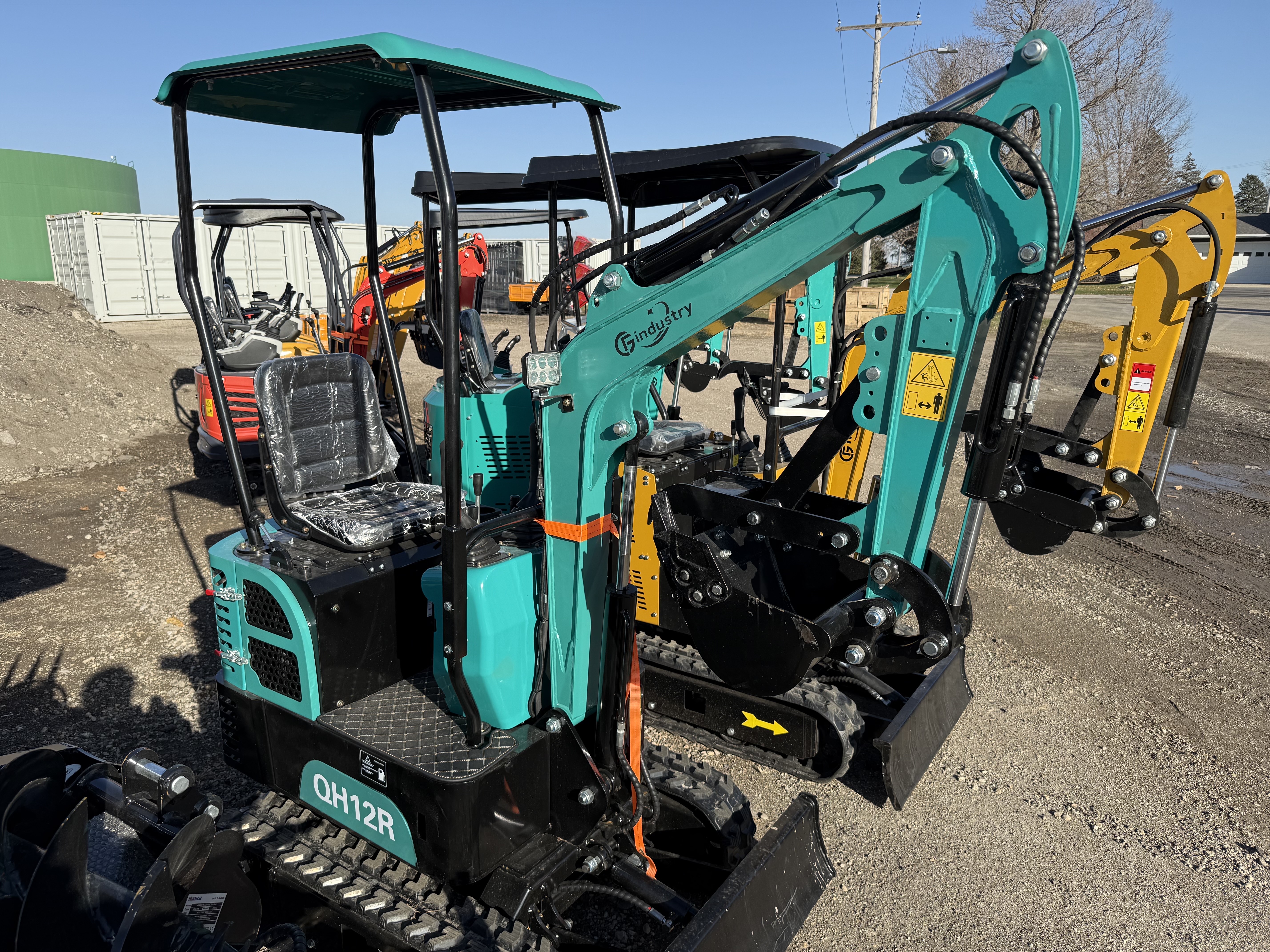 lot 195 image: 2025 CFG Mini Excavator (QH12R)