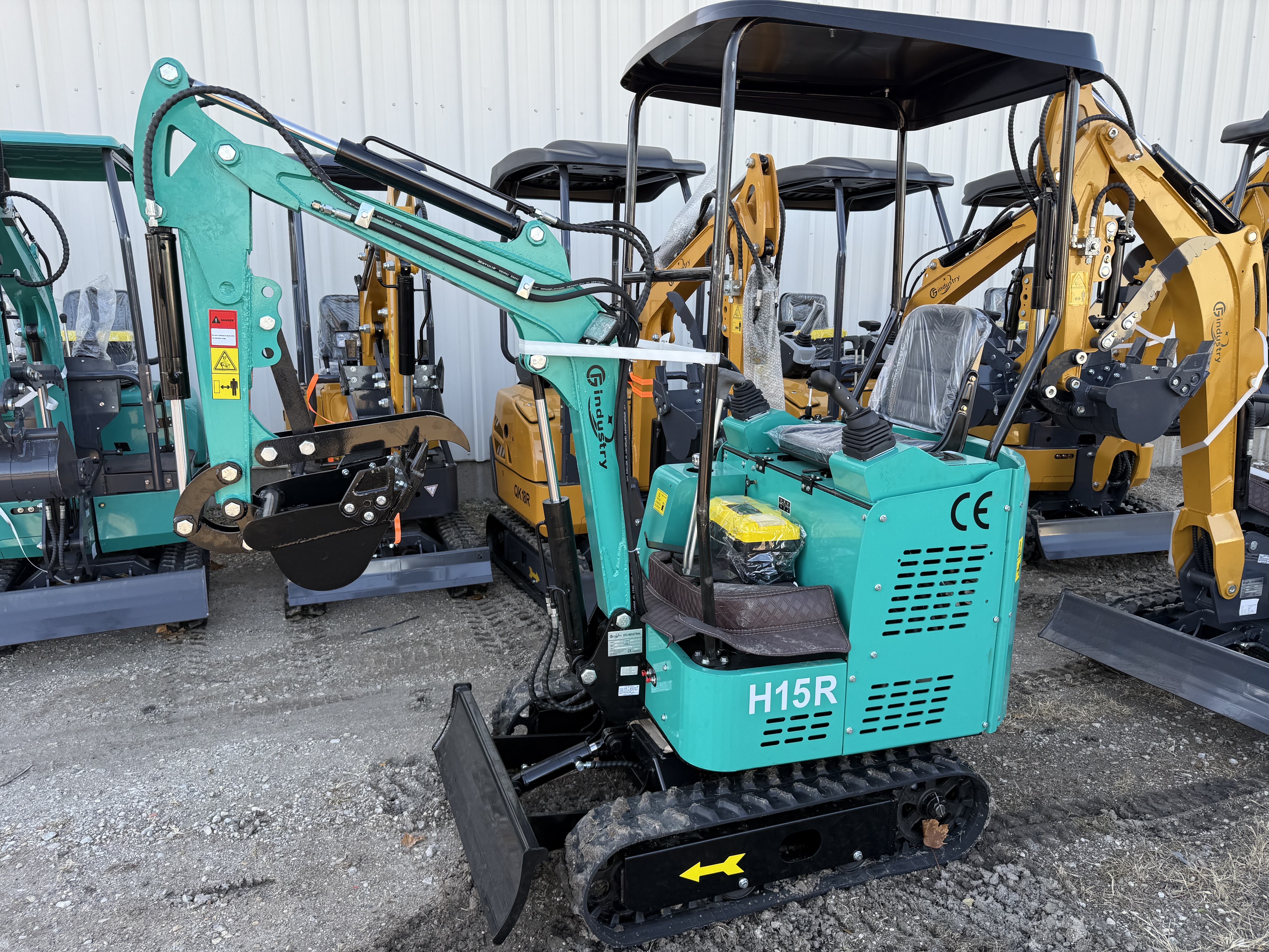 lot 24 image: 2025 CFG Mini Excavator (H15R)