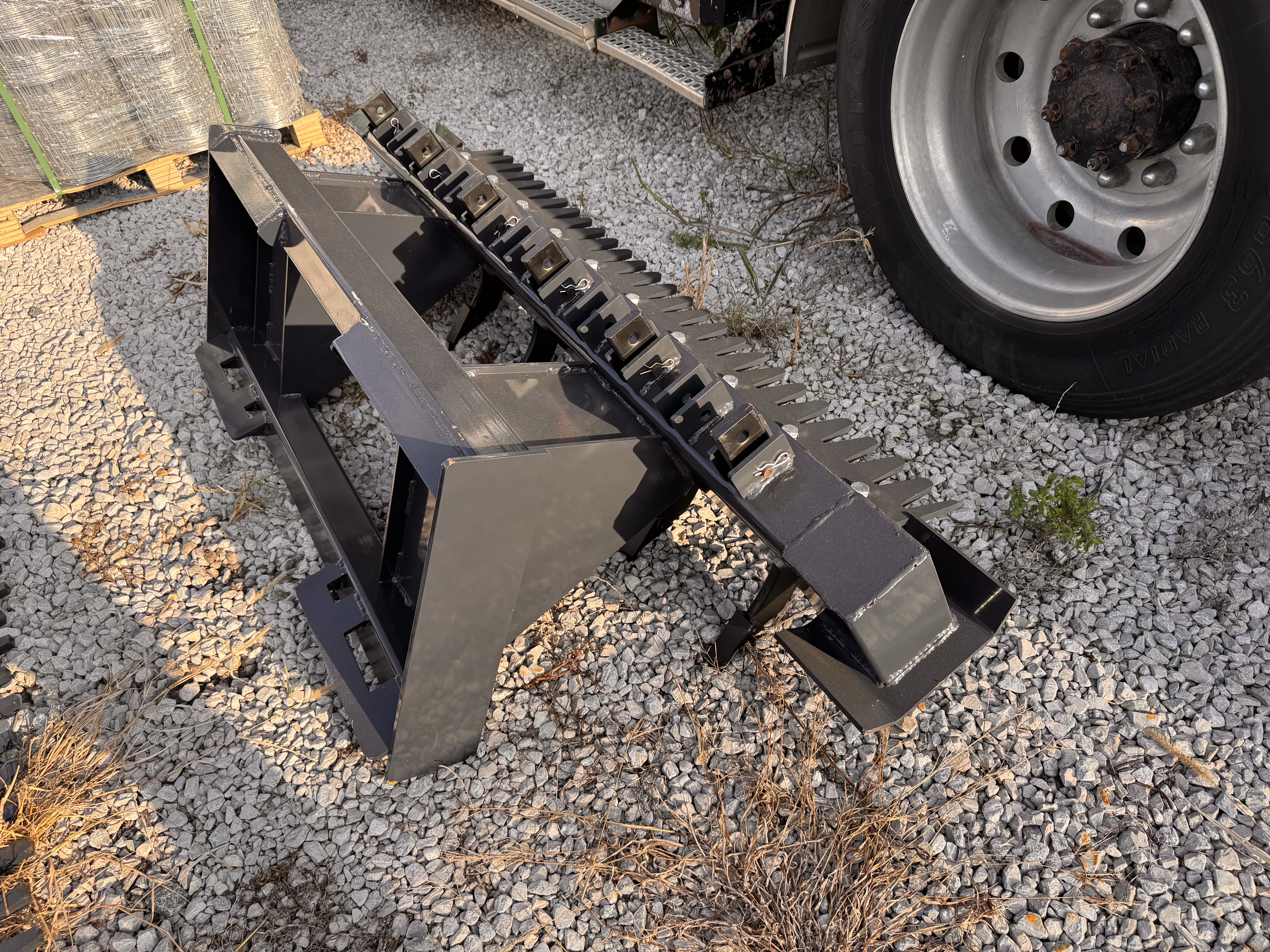 lot 26 image: Wolverine 72 Skid Steer Ripper