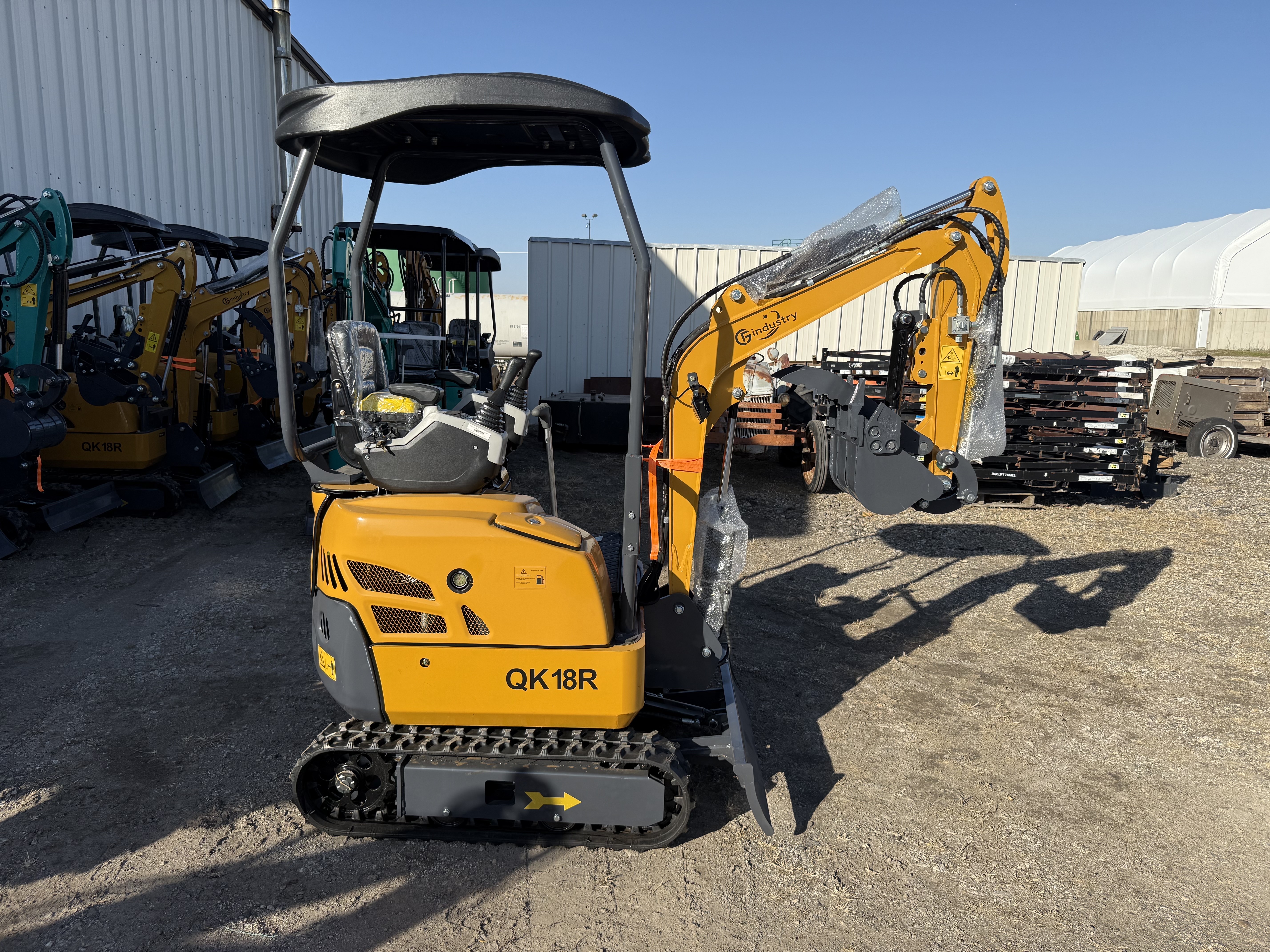 lot 28 image: 2025 CFG Mini Excavator (QK16R)