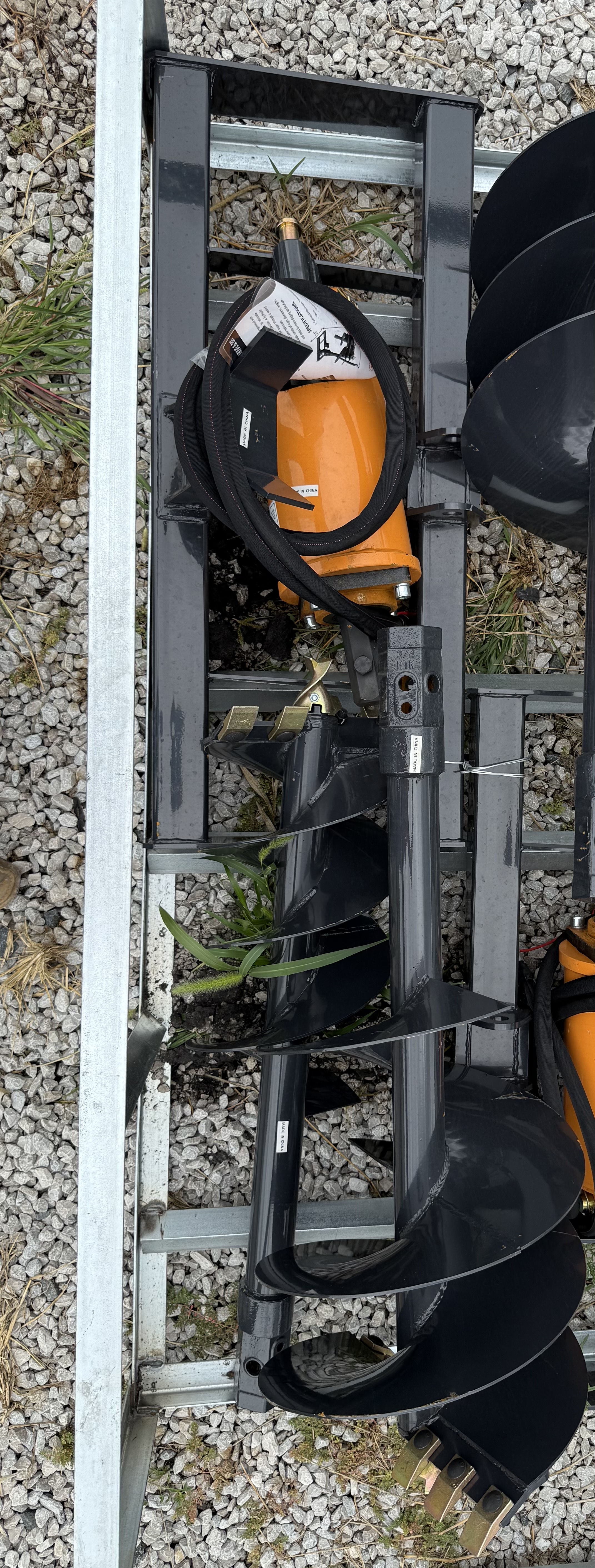 lot 74 image: Wolverine Skid Steer Auger w12 & 18 Augers