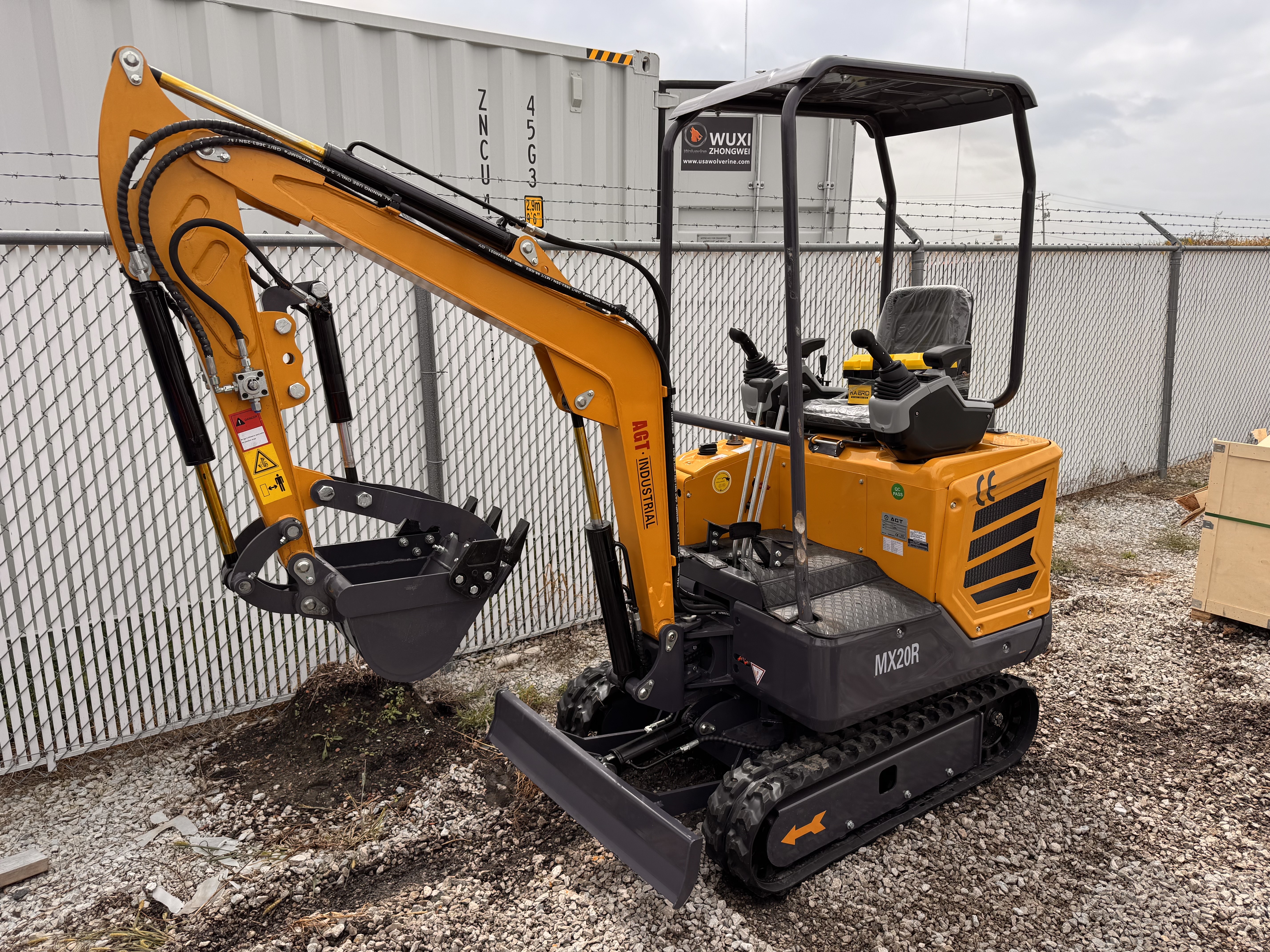 lot 8 image: 2025 CFG Mini Excavator (MX20R)