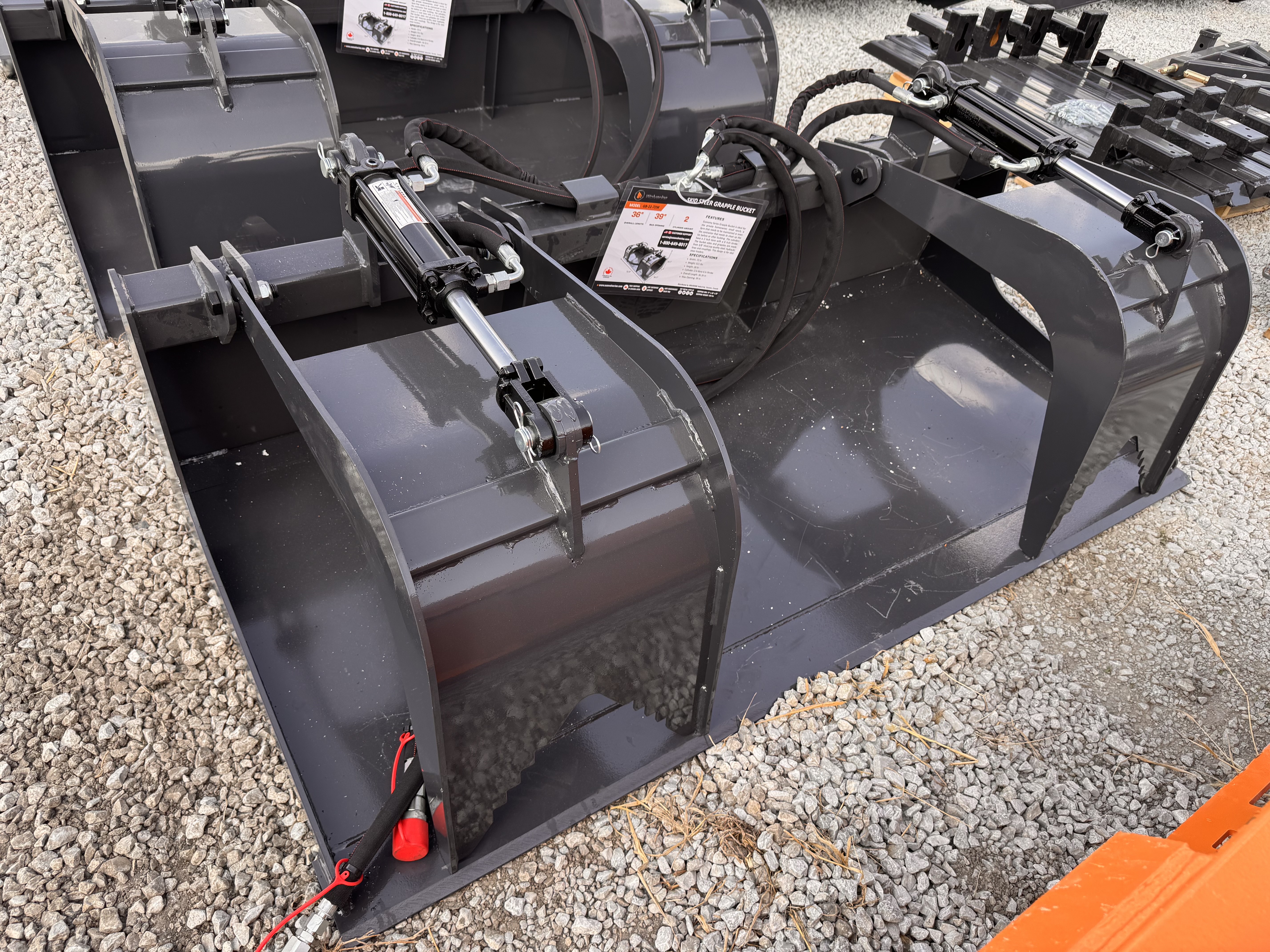 lot 81 image: Wolverine 72 Skid Steer Grapple Bucket