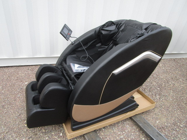 lot 83 image: LandHero Deluxe Massage Chair