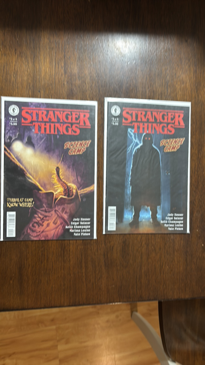 lot 263 image: Stranger Things Comic Book Lot, 2 Comics Dadk Horse Comics