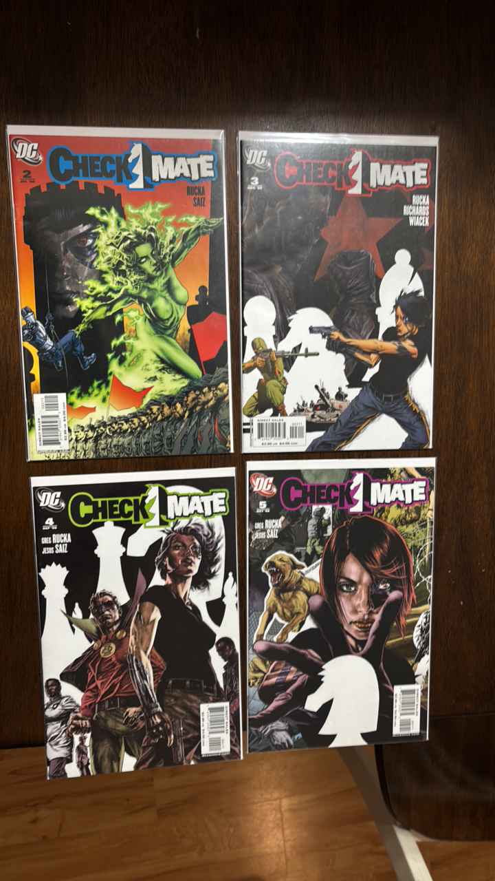 lot 266 image: Checkmate Comic Book Lot Issues 2,3,4,5 DC Comics