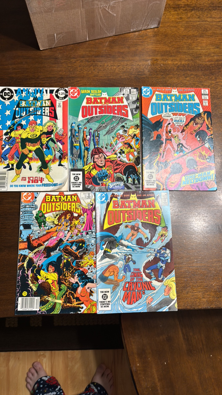 lot 321 image: Batman and the Outsiders Lot, 5 Comics #s Annual 1 and 2,4,5,6DC