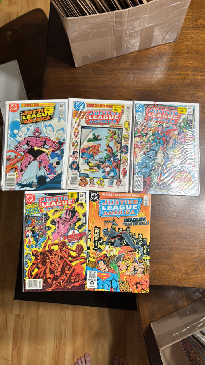lot 328 image: Justice League of America Vintage Comic Book Lot, 5 DC Comics