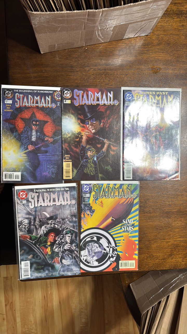 lot 345 image: Starman Comic Book Lpt, 5 Comics DC