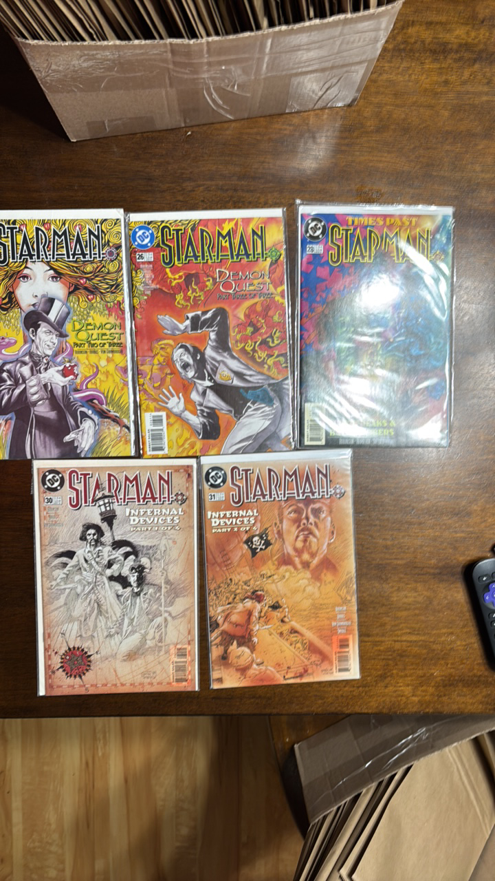 lot 346 image: Starman Comic Book Lot, DC Comics 5 Comic Books