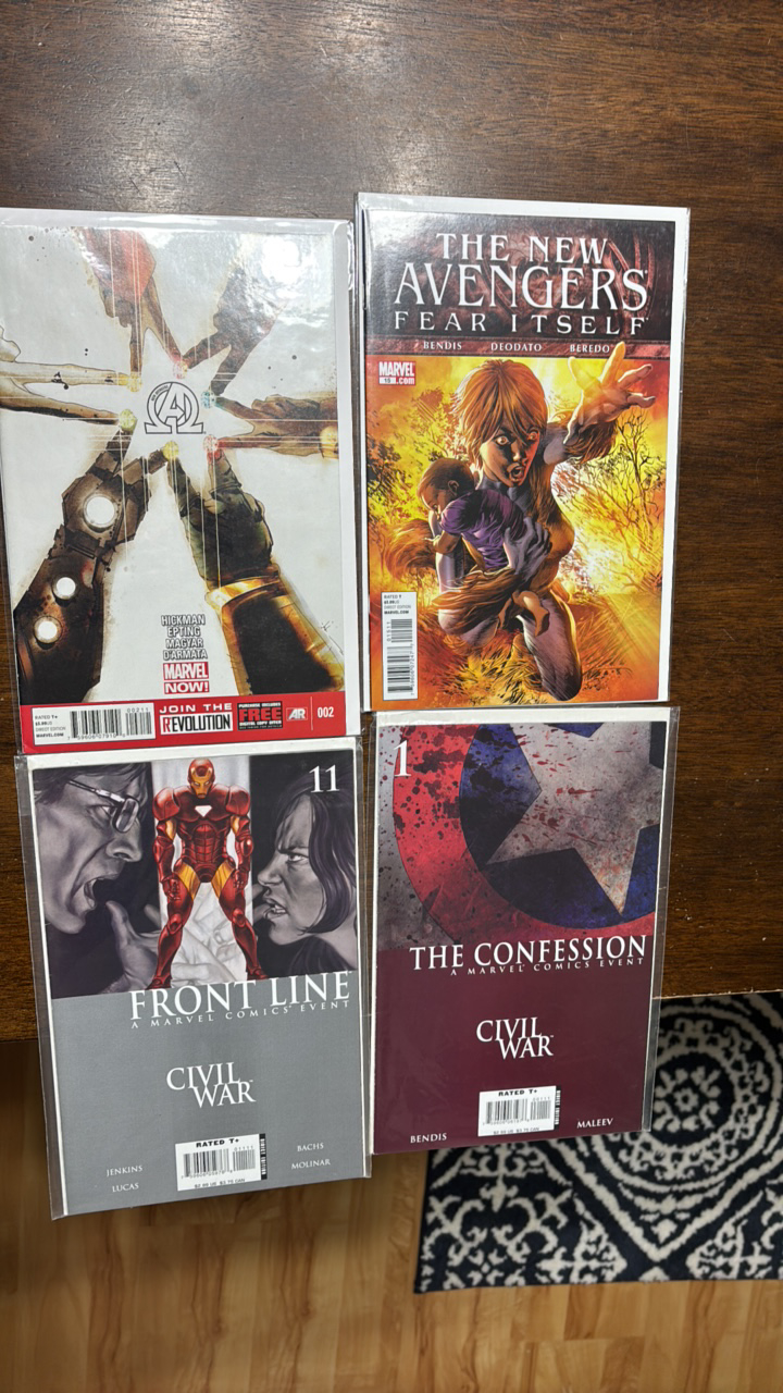 lot 374 image: Marvel Civil War and Avengers Lot, 4 Comics