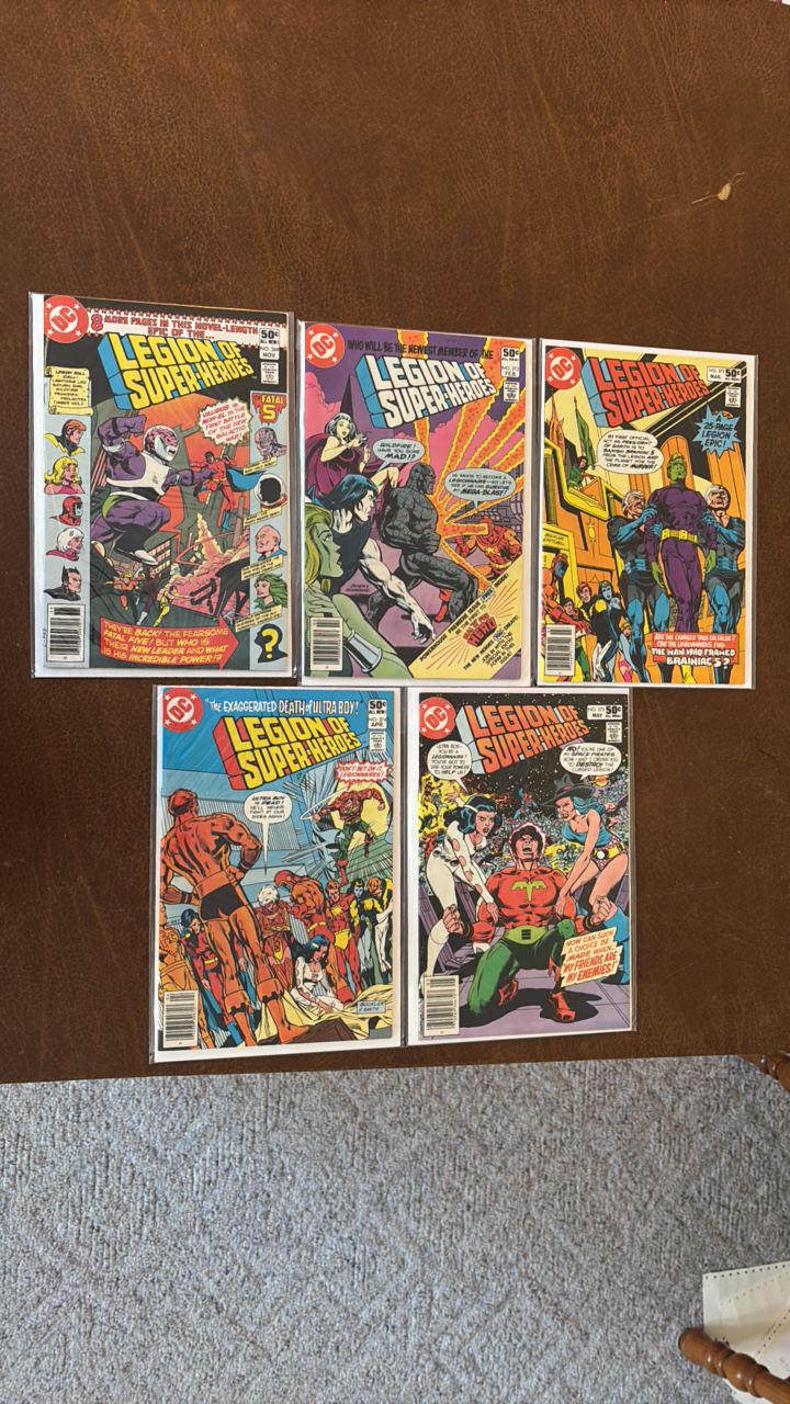 lot 406 image: Legion of Super Heroes Comic Book Lot, DC Comics Issues 269,272,273,274,275