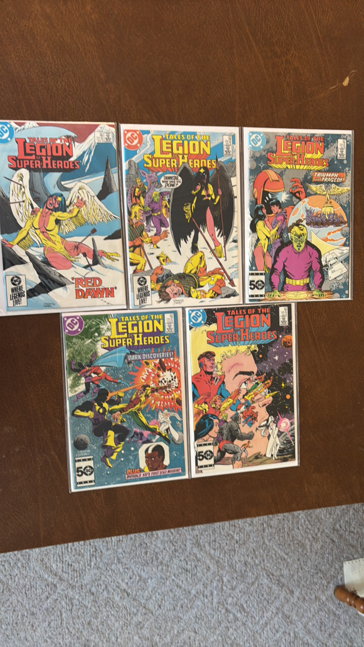 lot 412 image: Legion of Super Heroes Comic Book Lot, DC Comics Issues 321,322,323,325,325