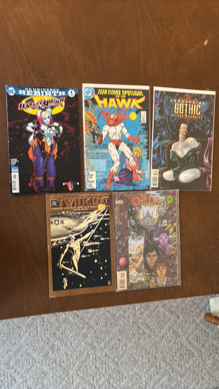 lot 438 image: DC Comic Books Lot, 5 Different Comics