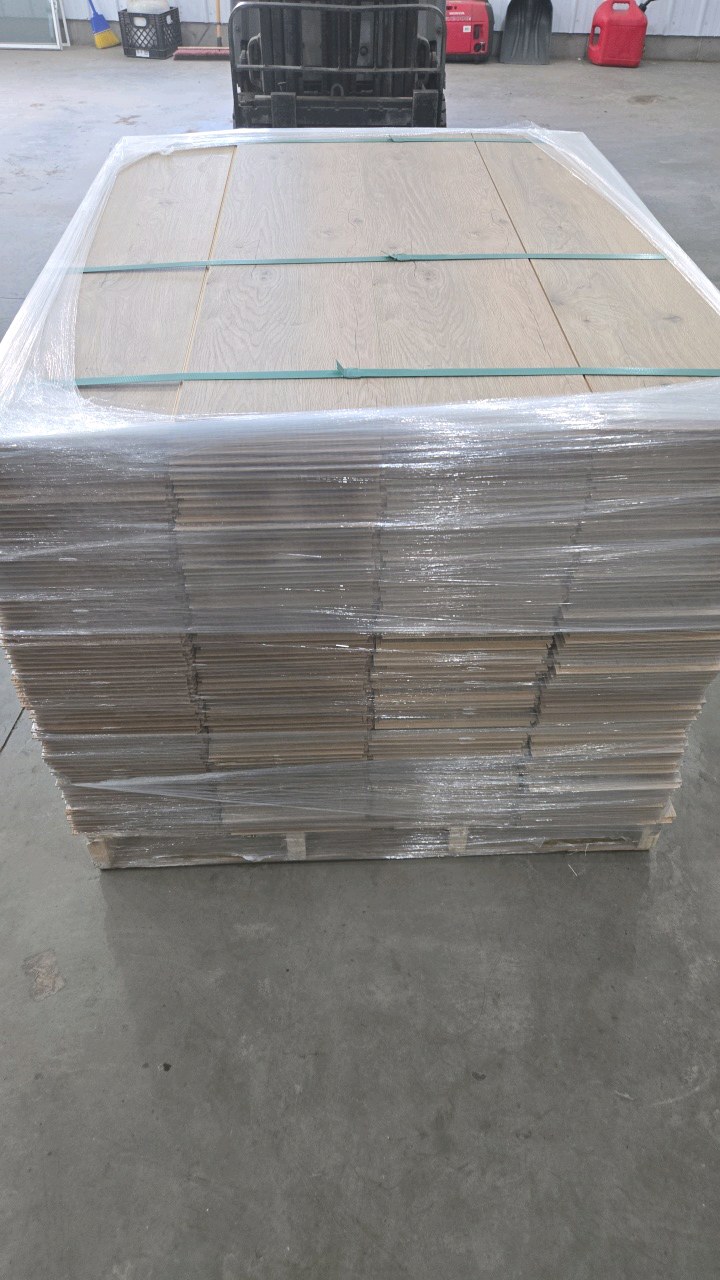 lot 11 image: Full Pallet of Laminate Flooring  Mohawk Brand